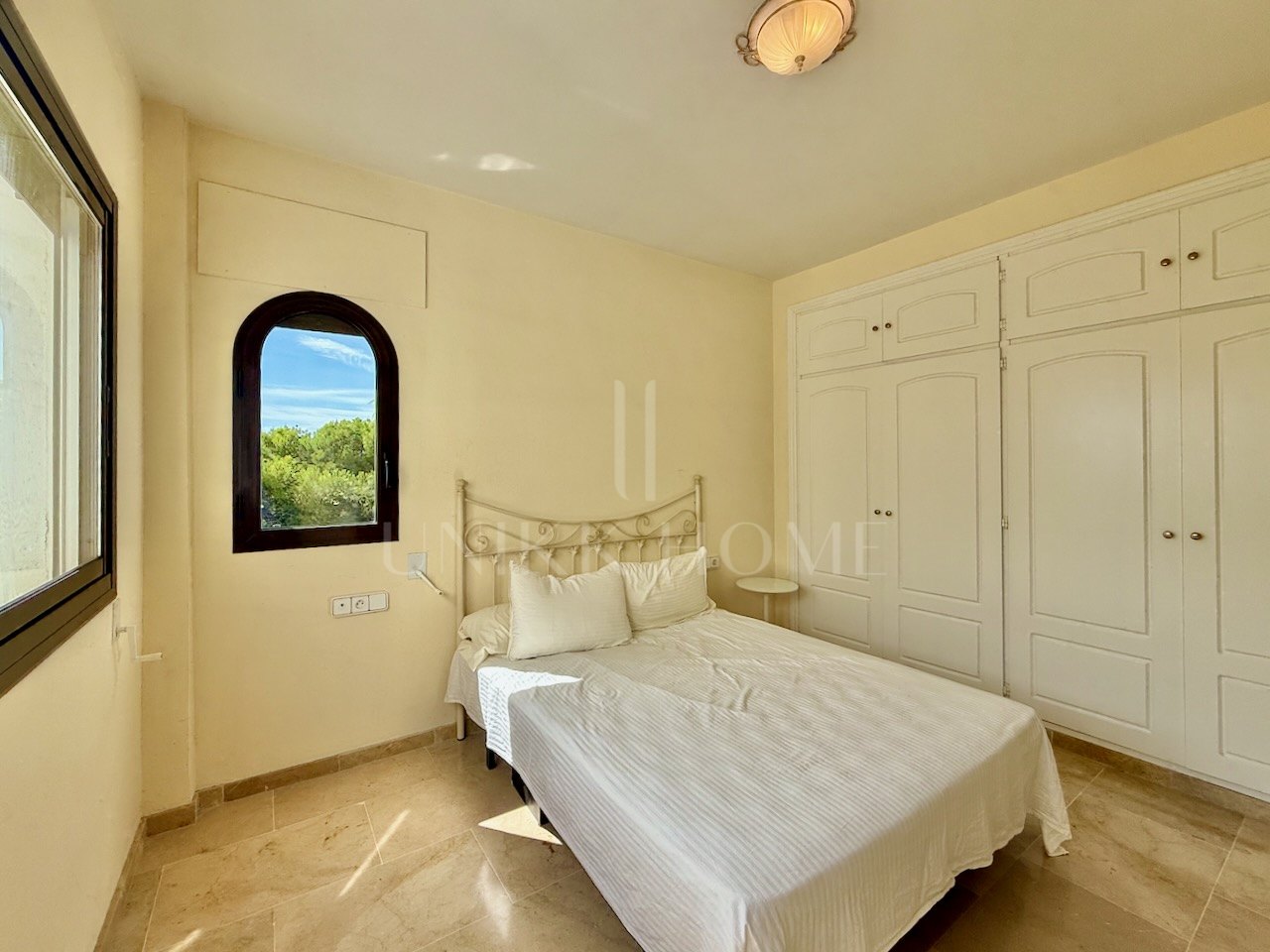 Apartment with views close to Puerto de la Duquesa, Manilva