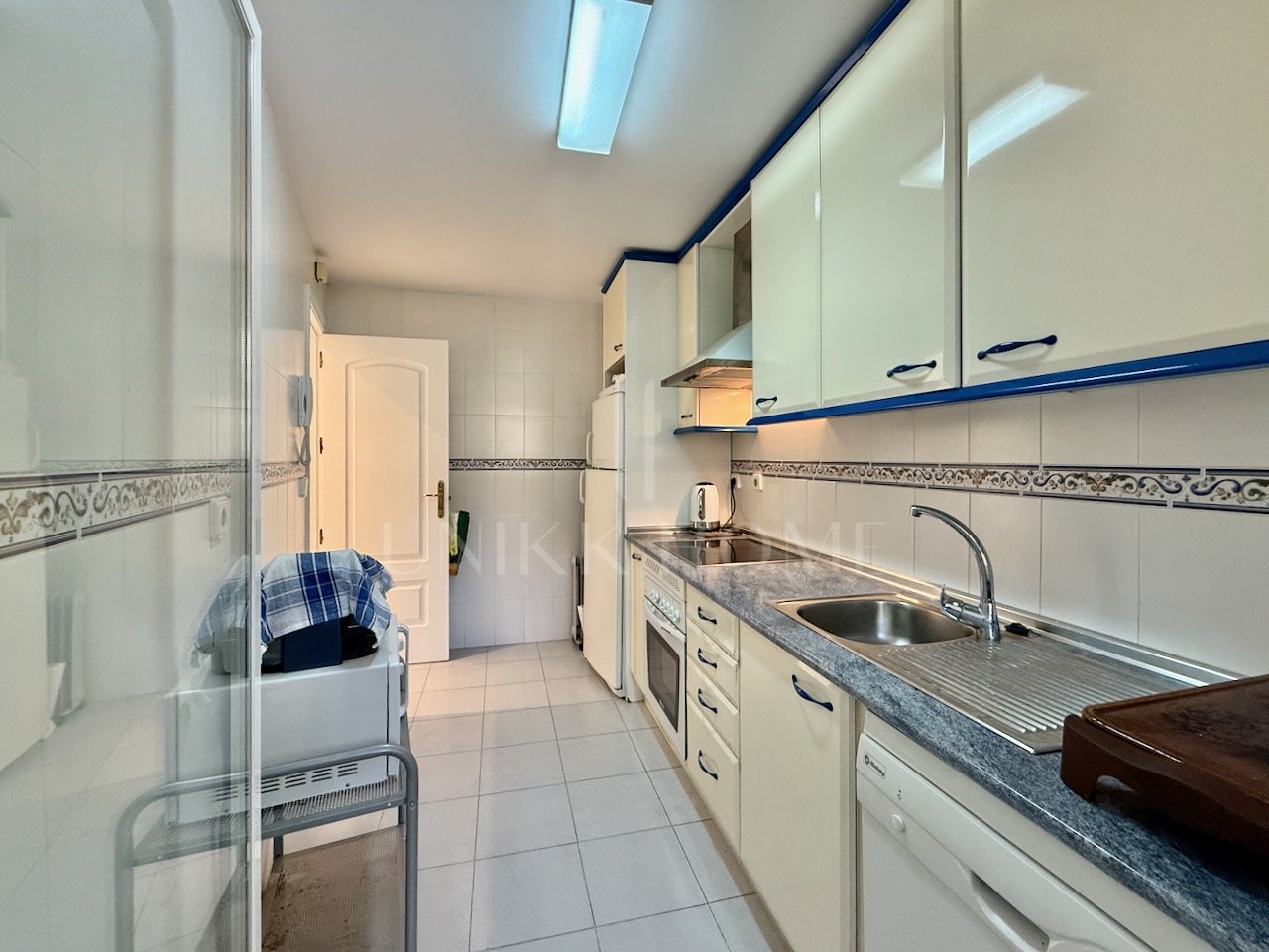 Apartment with views close to Puerto de la Duquesa, Manilva