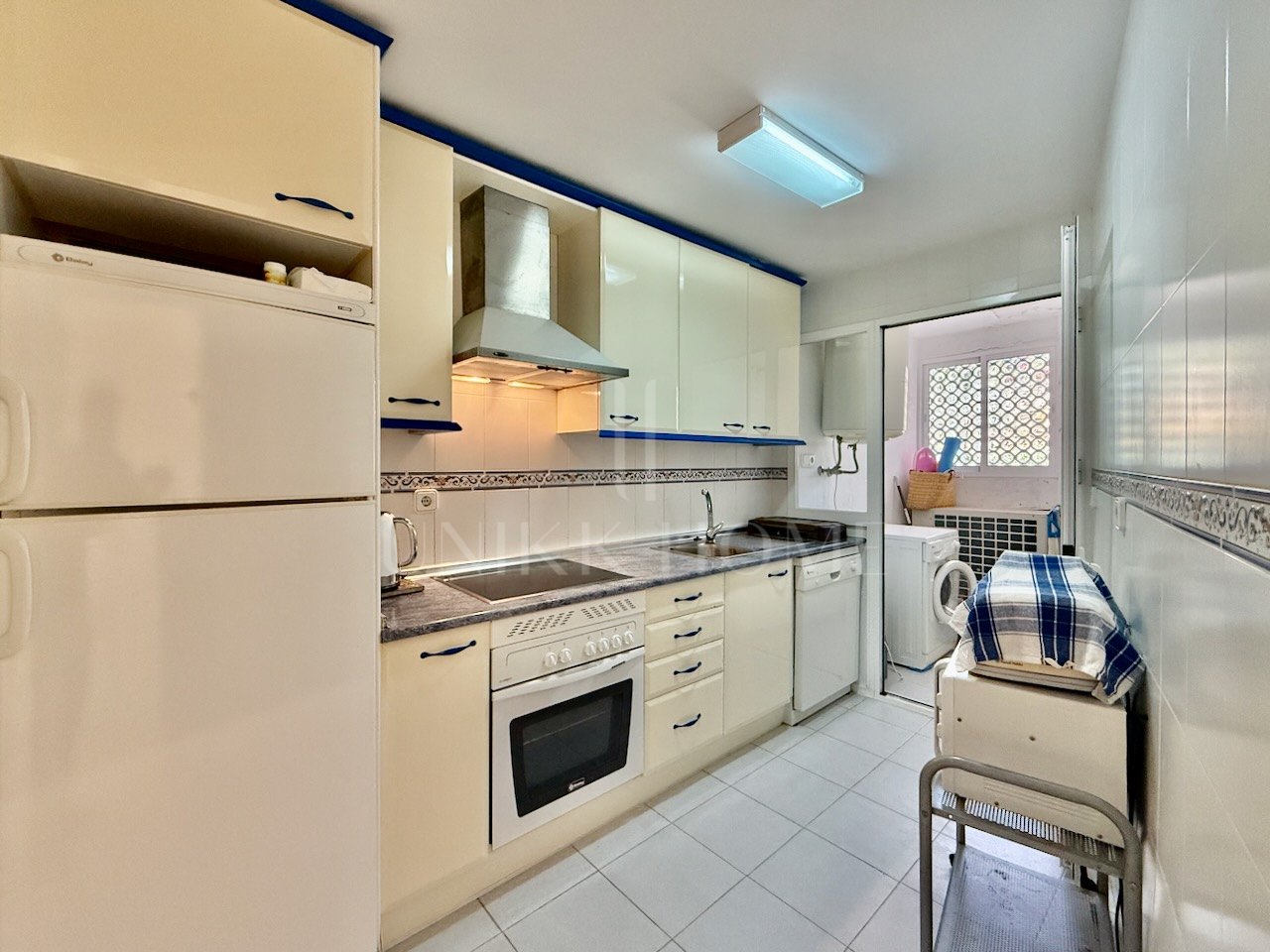 Apartment with views close to Puerto de la Duquesa, Manilva