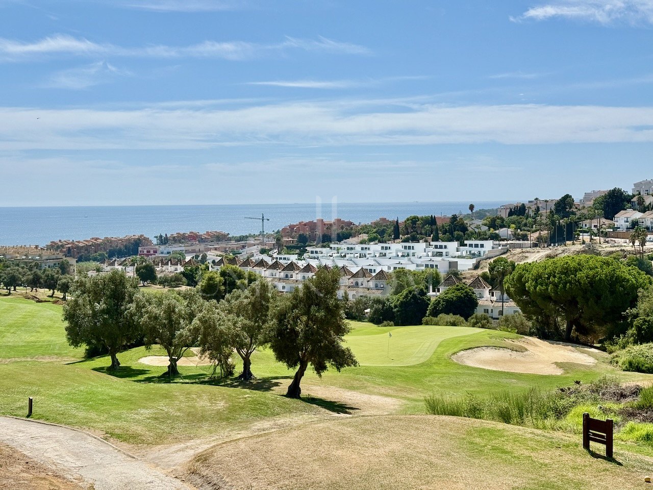 Apartment with views close to Puerto de la Duquesa, Manilva