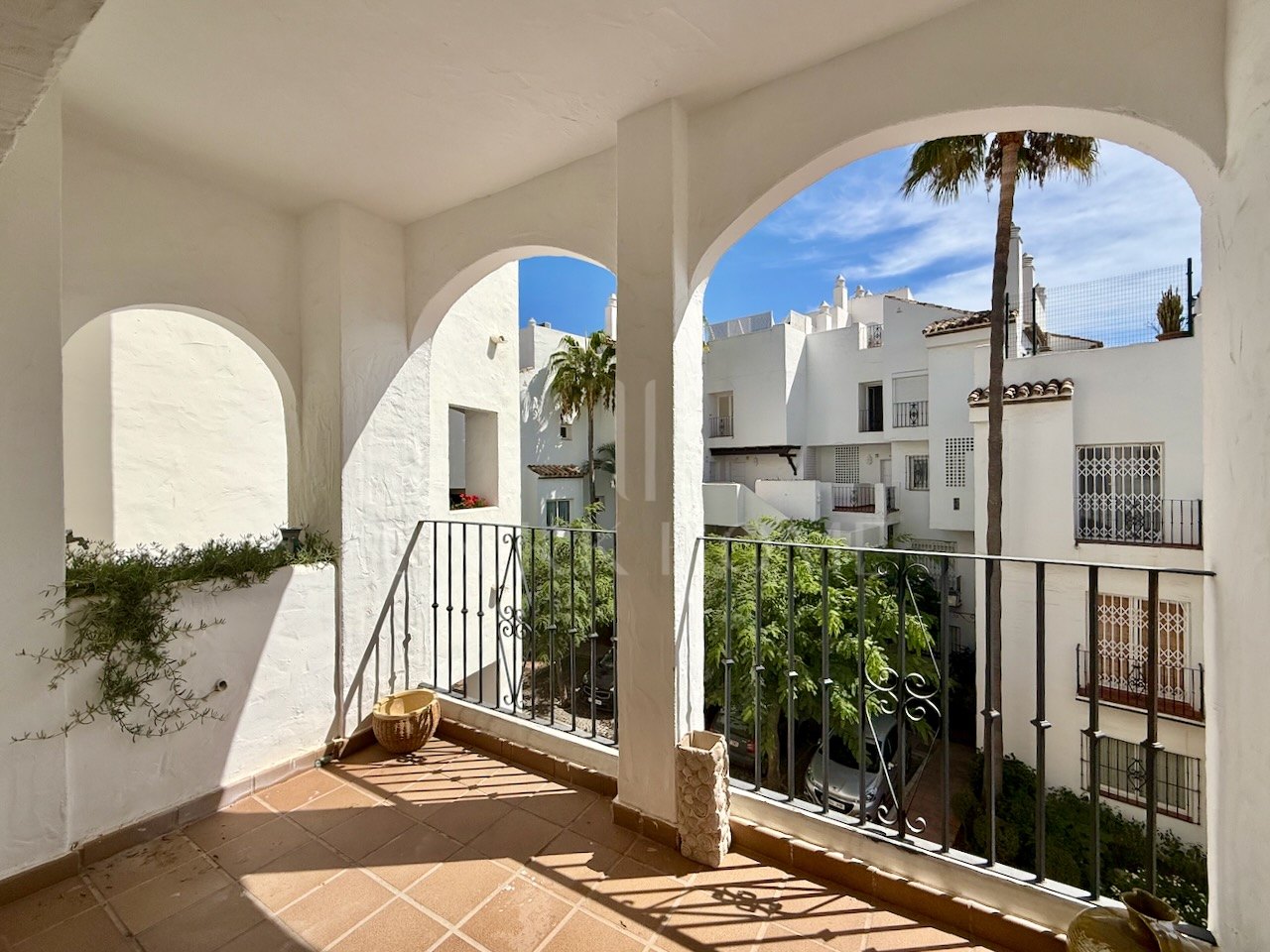 Apartment with views close to Puerto de la Duquesa, Manilva