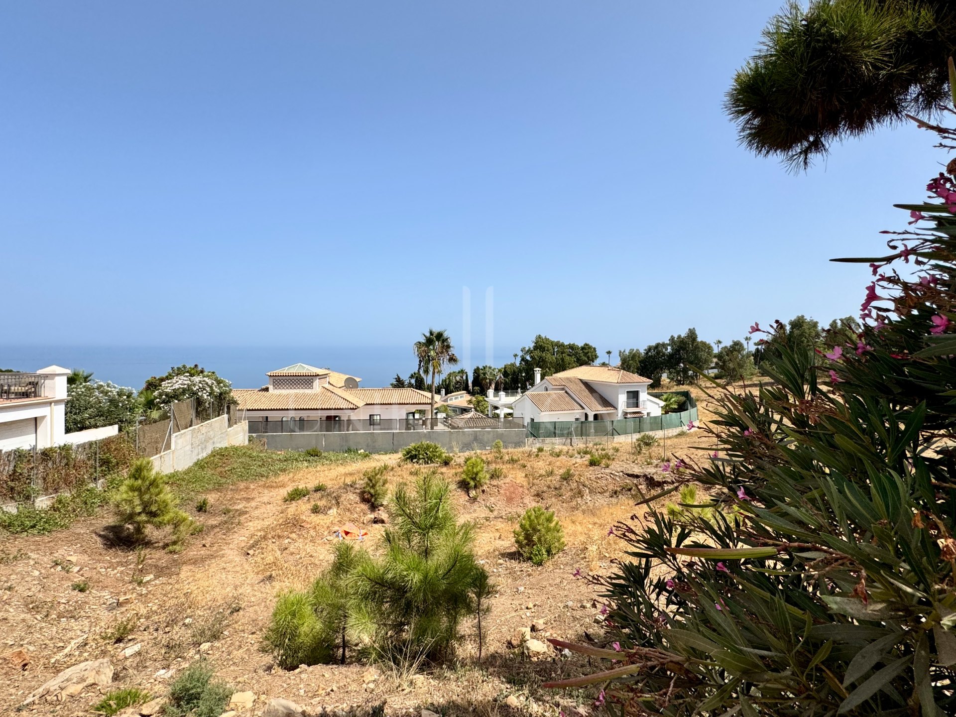 Parcela de 963 m² con licencia de obra concedida para una villa, La Paloma, Manilva