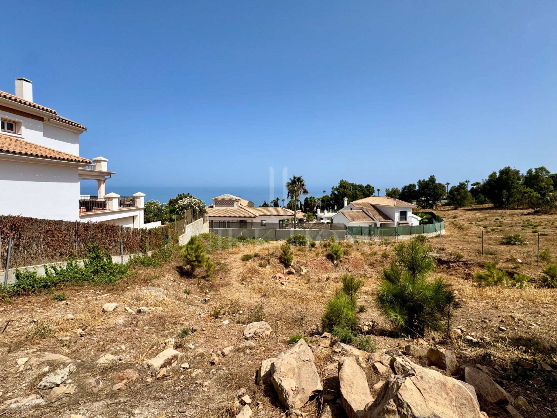 Parcela de 963 m² con licencia de obra concedida para una villa, La Paloma, Manilva