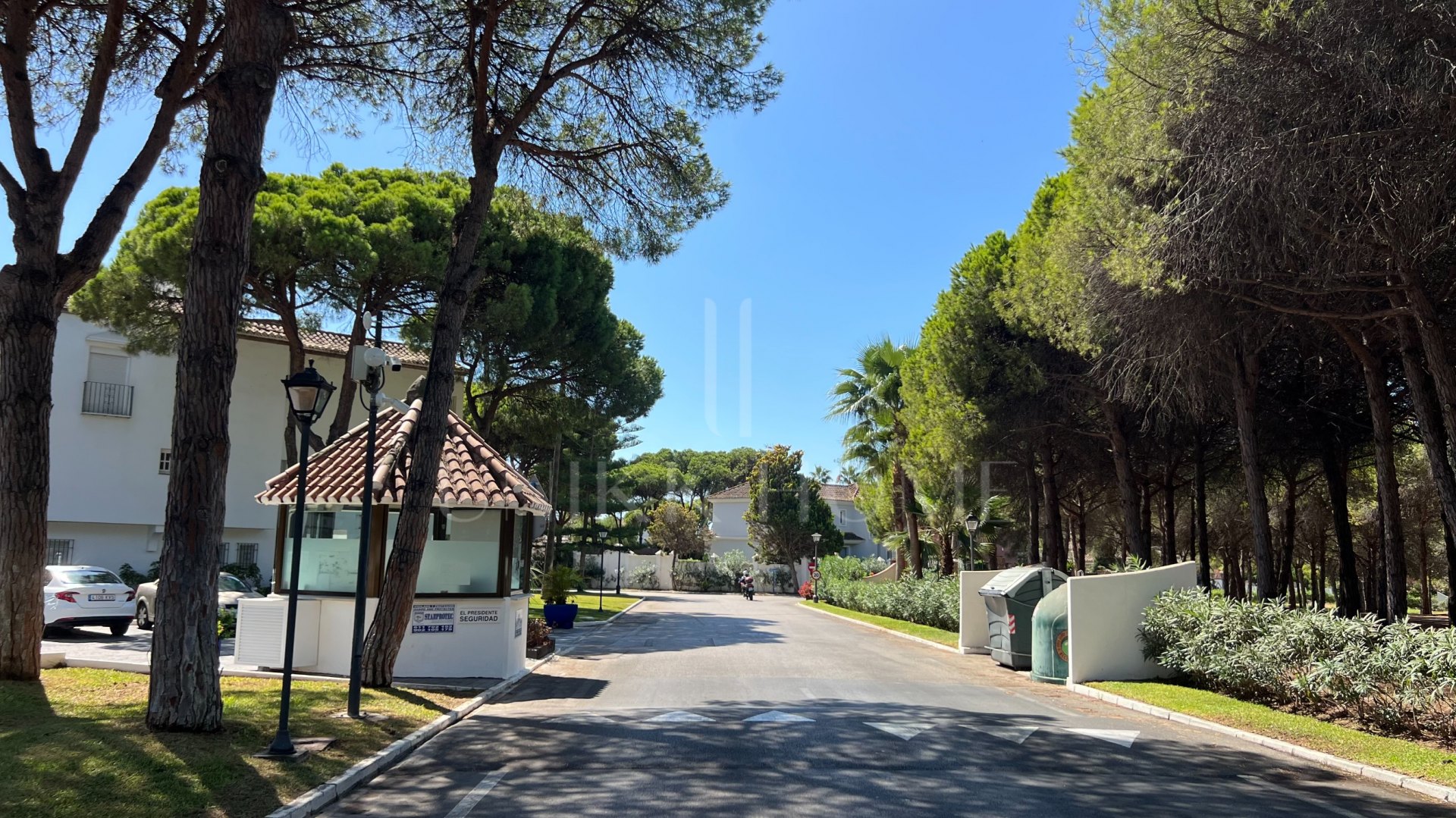 Beachside Mediterranean Villa for Sale in El Presidente, Marbella – Investment Opportunity