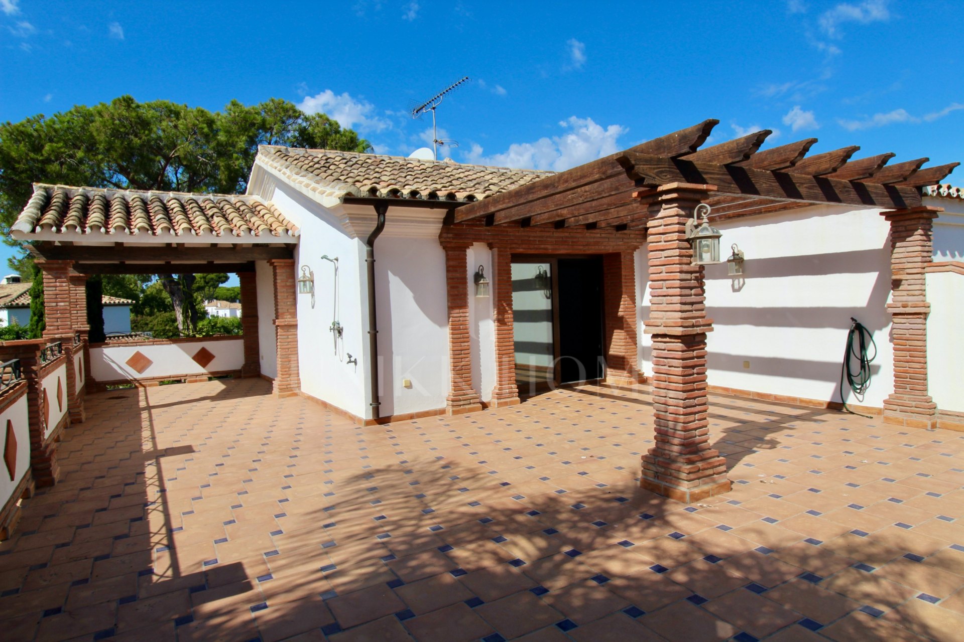 Beachside Mediterranean Villa for Sale in El Presidente, Marbella – Investment Opportunity