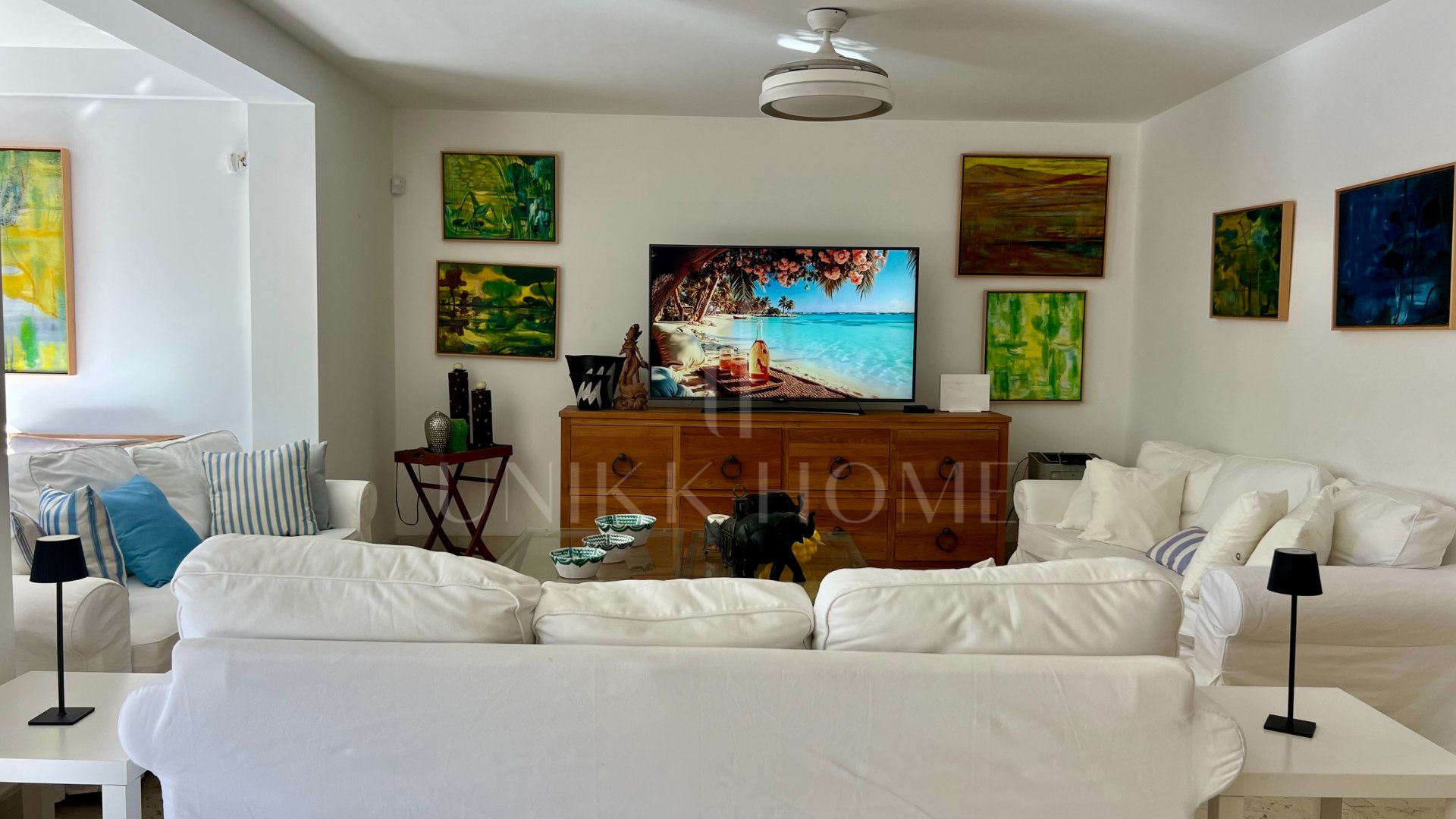 Villa mediterránea independiente junto a la playa en El Presidente, Estepona