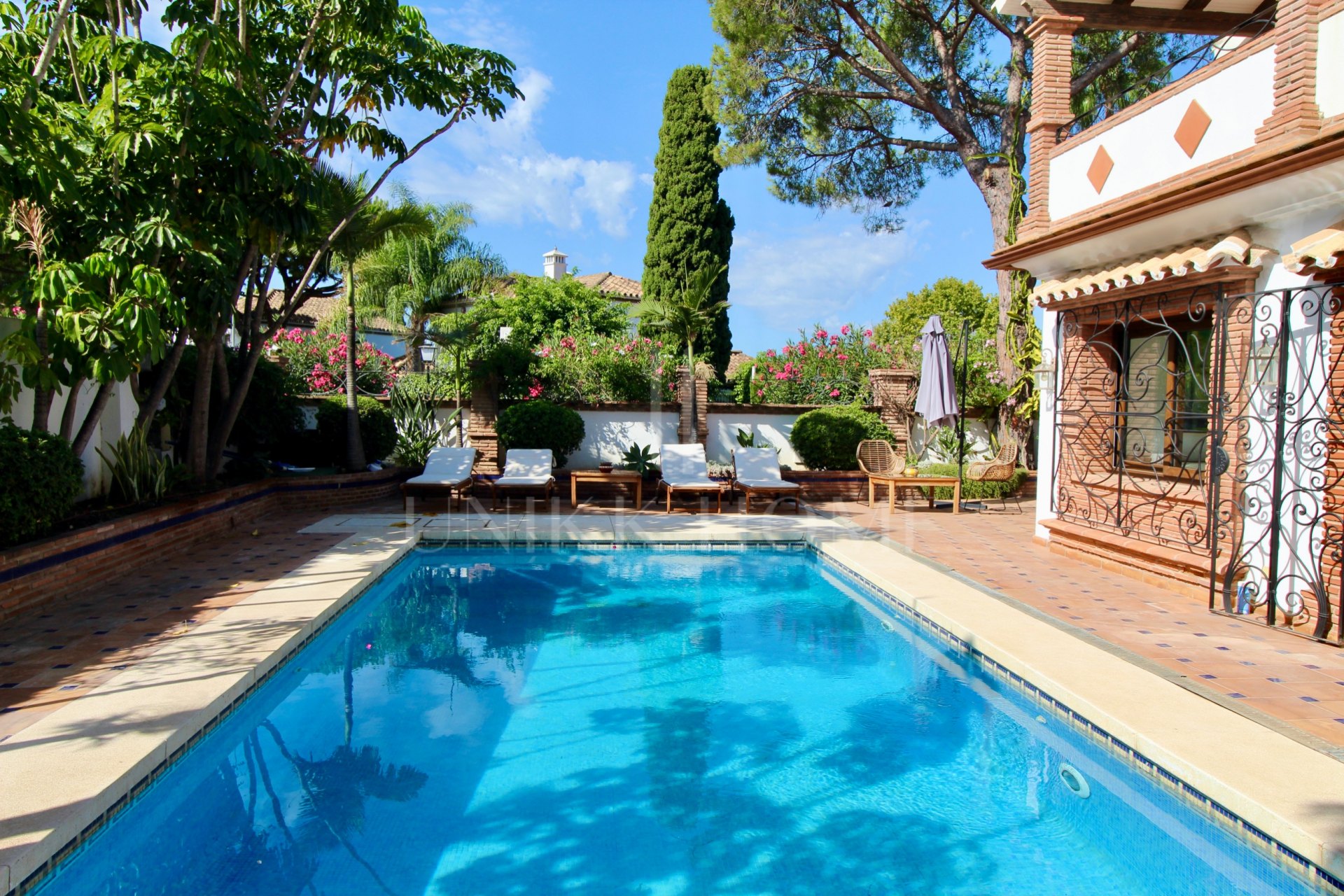 Beachside Mediterranean Villa for Sale in El Presidente, Marbella – Investment Opportunity