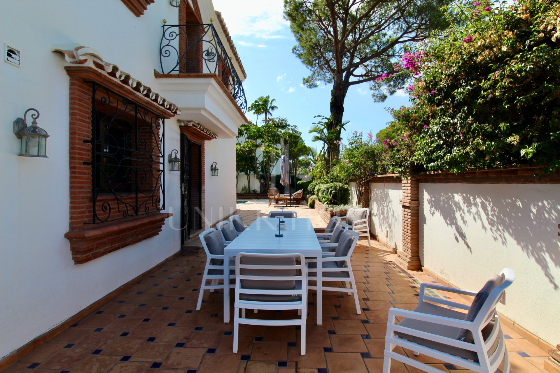 Beachside Mediterranean Villa for Sale in El Presidente, Marbella – Investment Opportunity