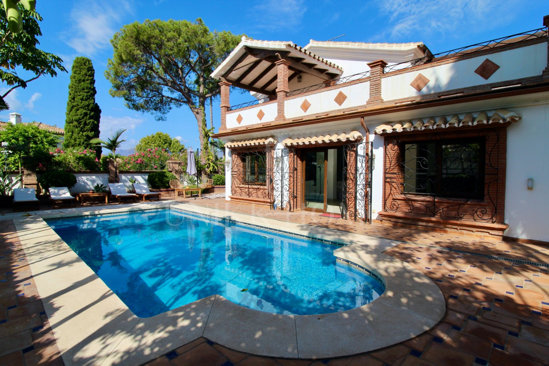 Beachside Mediterranean Villa for Sale in El Presidente, Marbella – Investment Opportunity