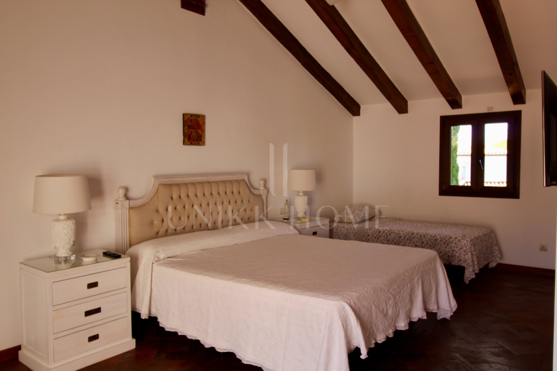 Beachside Mediterranean Villa for Sale in El Presidente, Marbella – Investment Opportunity