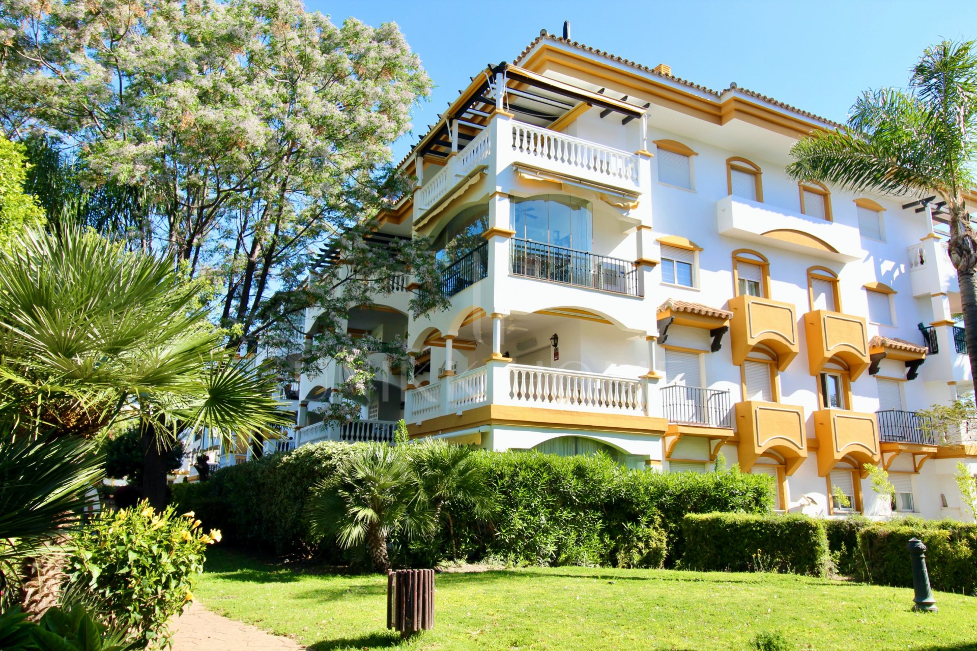 3-Bedroom Corner Apartment for Sale and Long-Term Rent in Nueva Andalucía, Marbella