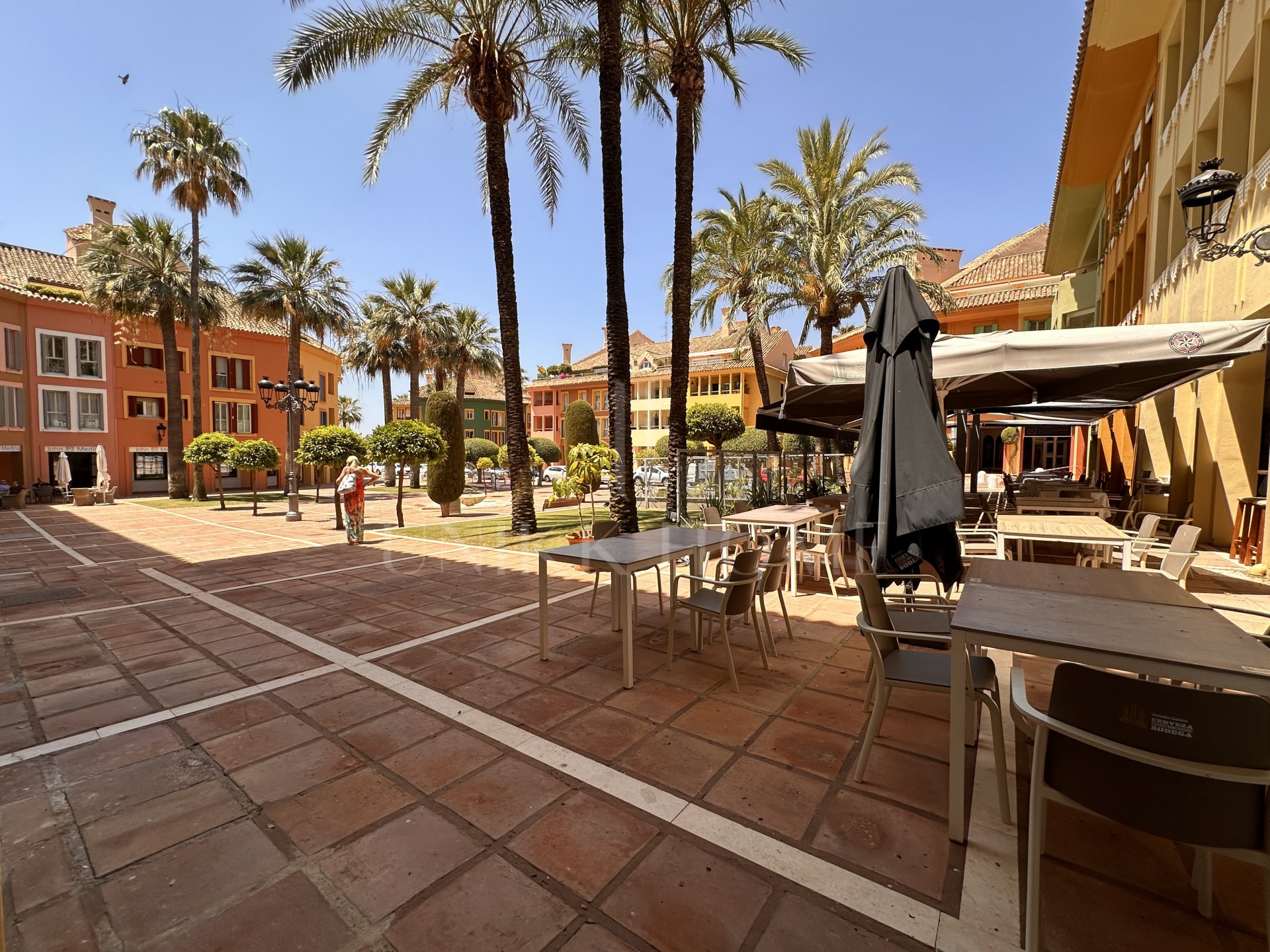 Locales comerciales en Puerto Sotogrande en venta