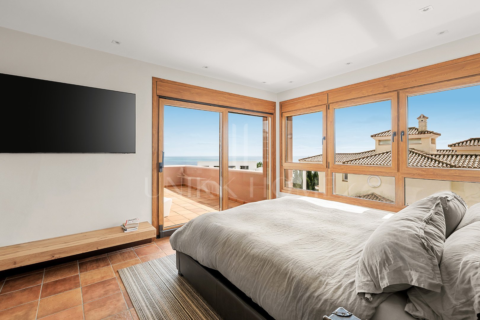 Stunning Villa with breathtaking Sea Views in Alcaidesa, Costa del Sol