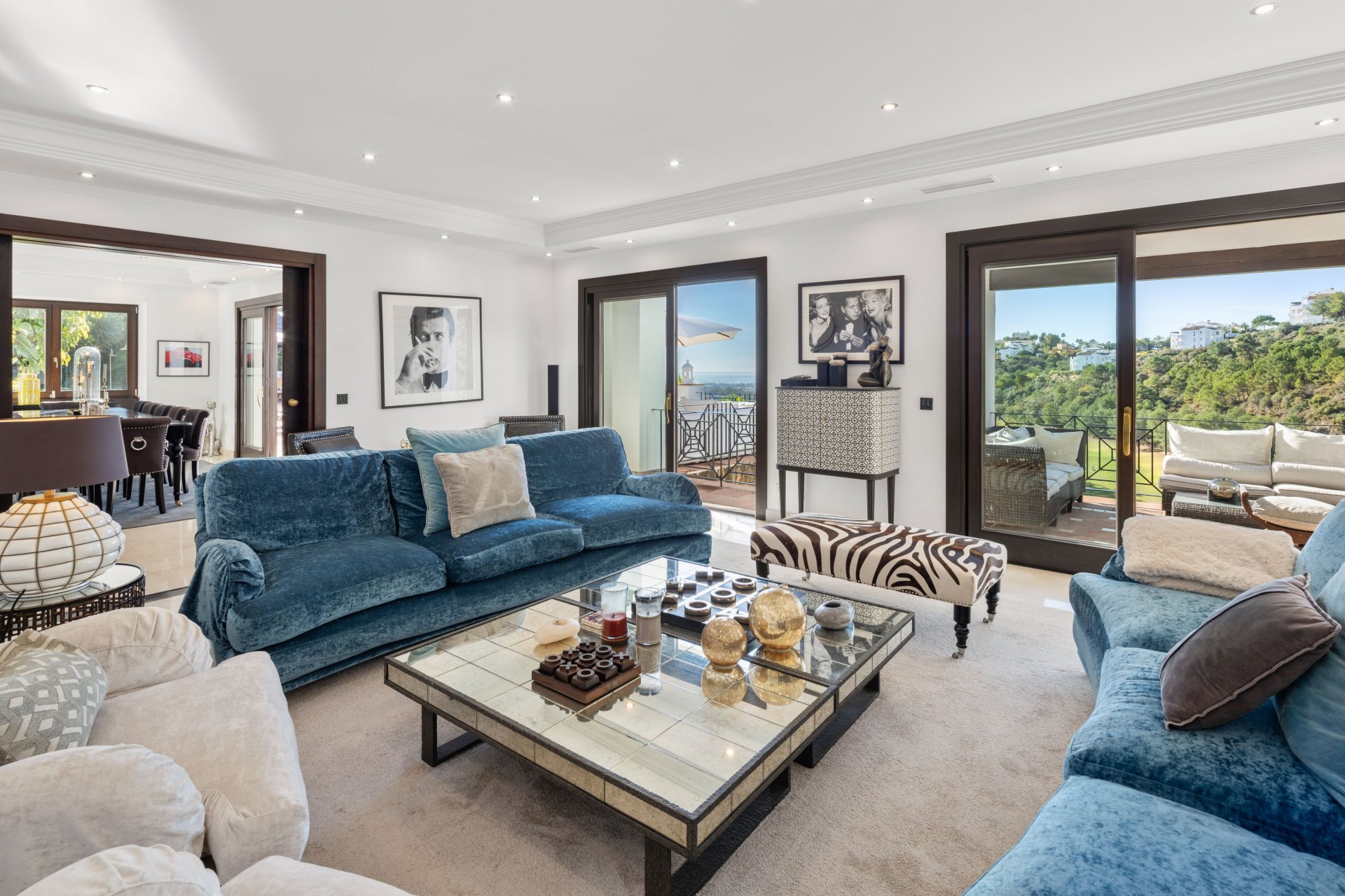 Exquisite contemporary villa in Lomas de la Quinta with stunning panoramic sea views