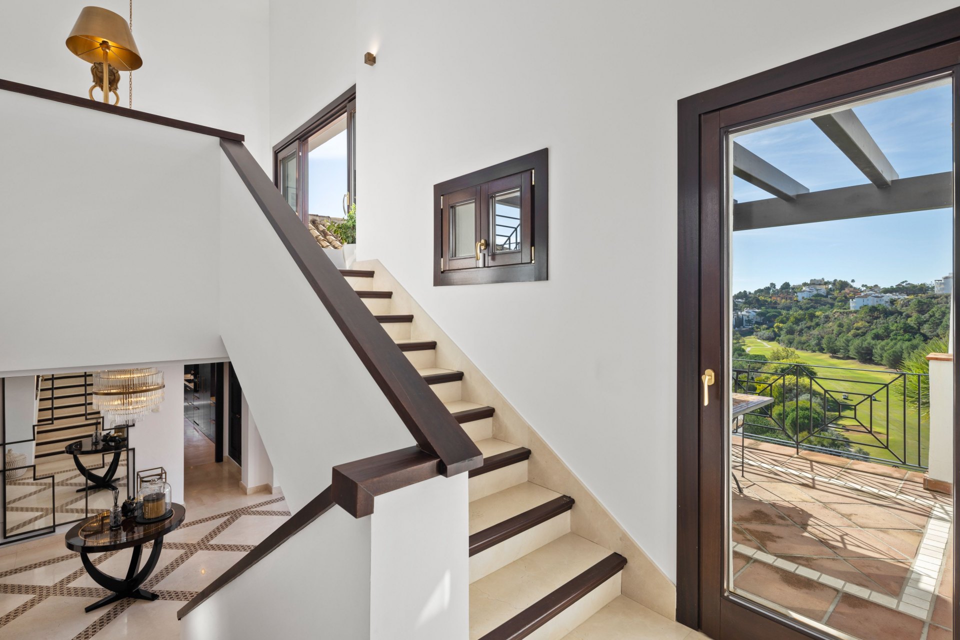 Exquisite contemporary villa in Lomas de la Quinta with stunning panoramic sea views