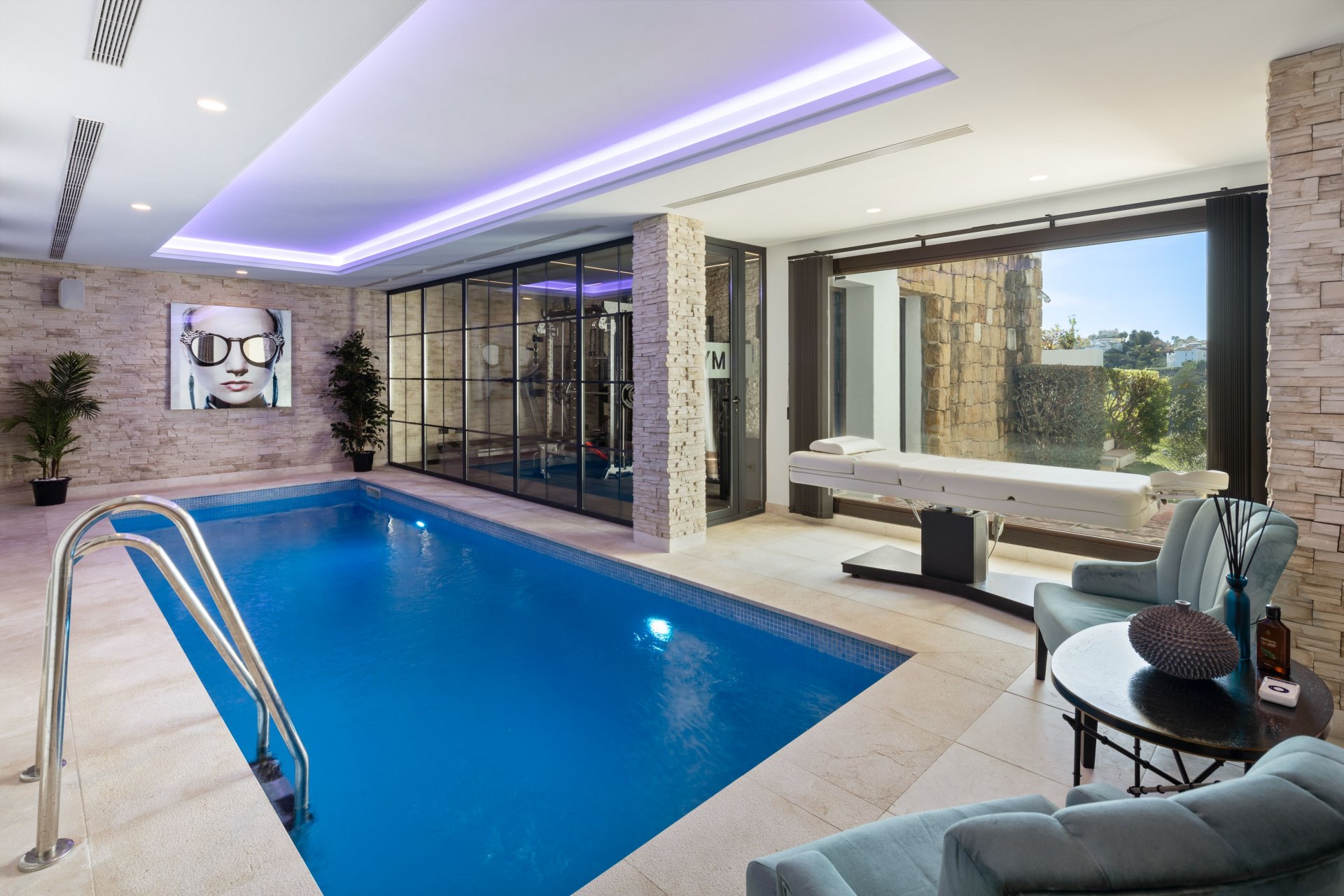 Exquisite contemporary villa in Lomas de la Quinta with stunning panoramic sea views