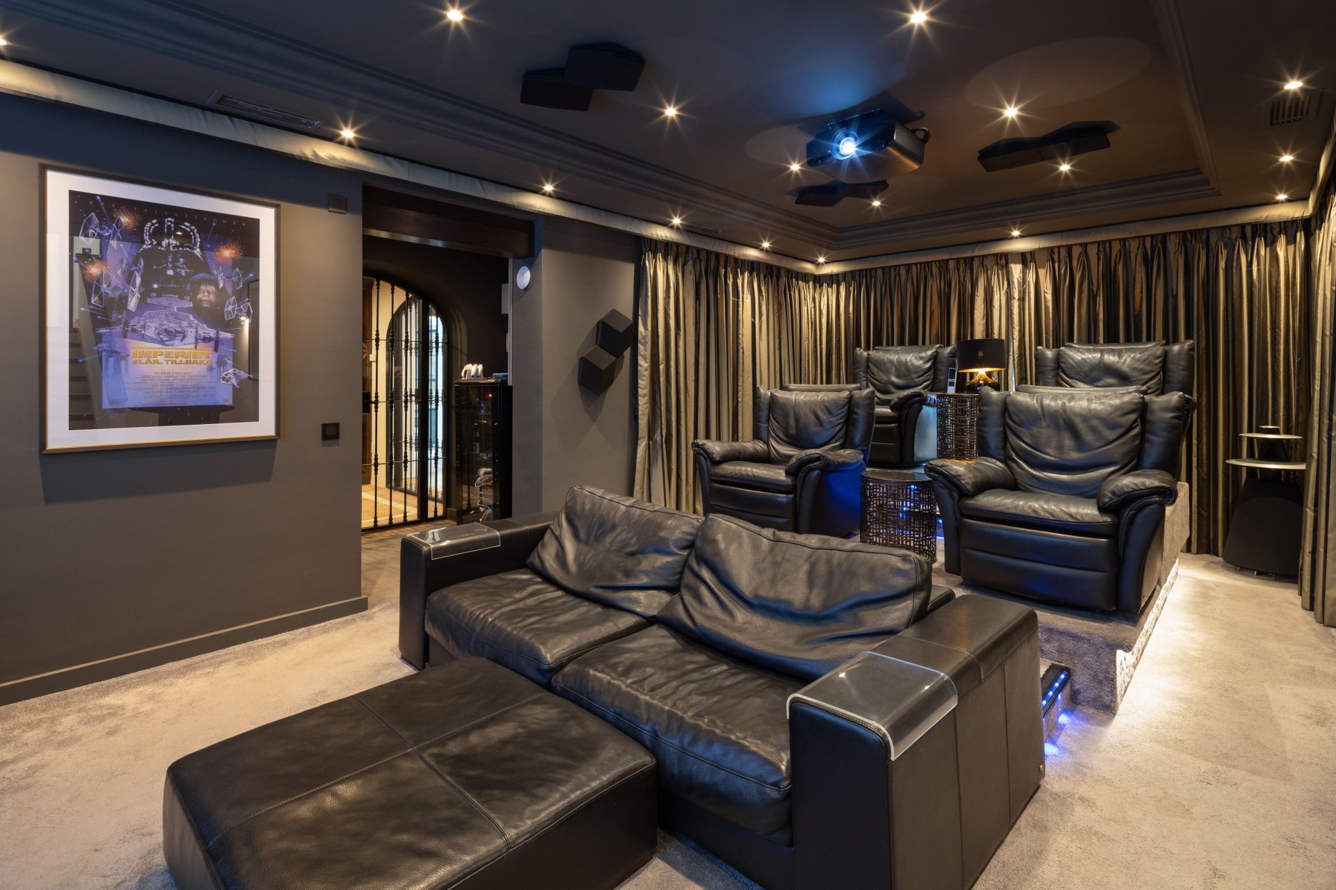 Exquisite contemporary villa in Lomas de la Quinta with stunning panoramic sea views