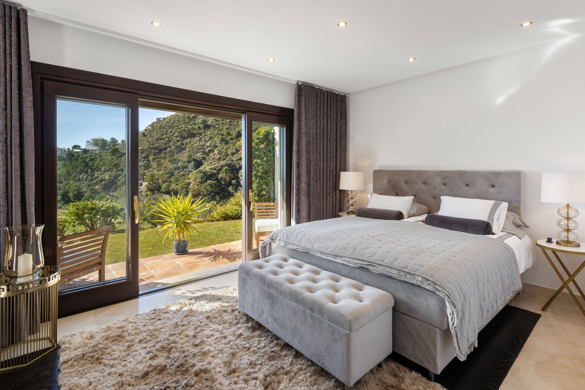 Exquisite contemporary villa in Lomas de la Quinta with stunning panoramic sea views