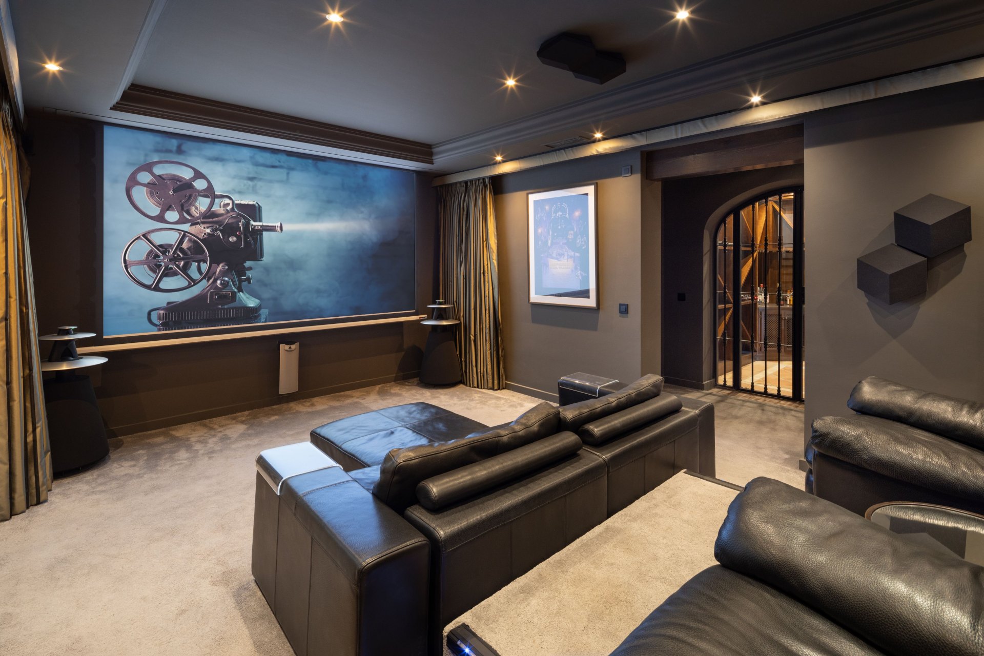 Exquisite contemporary villa in Lomas de la Quinta with stunning panoramic sea views