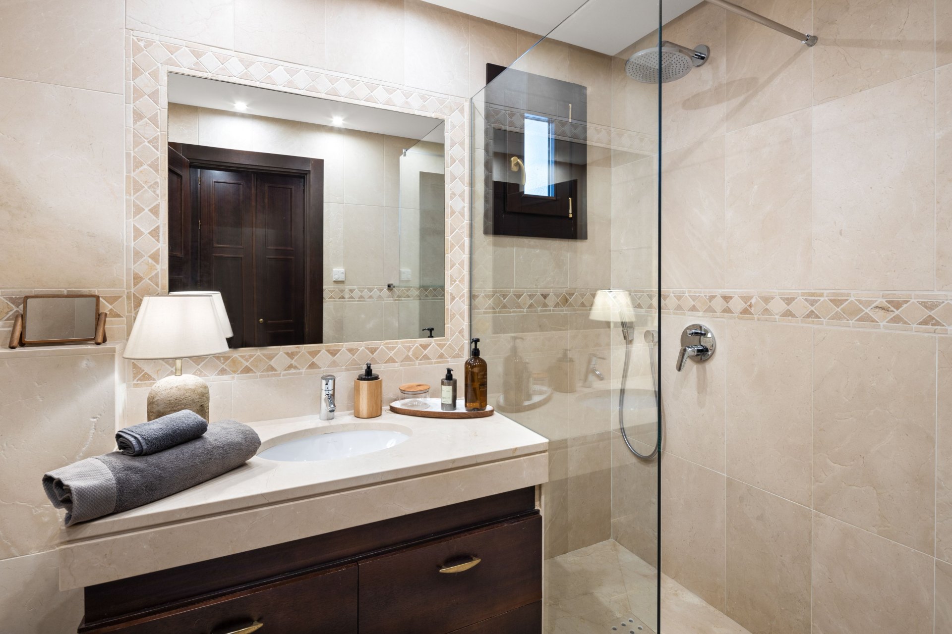 Exquisite contemporary villa in Lomas de la Quinta with stunning panoramic sea views