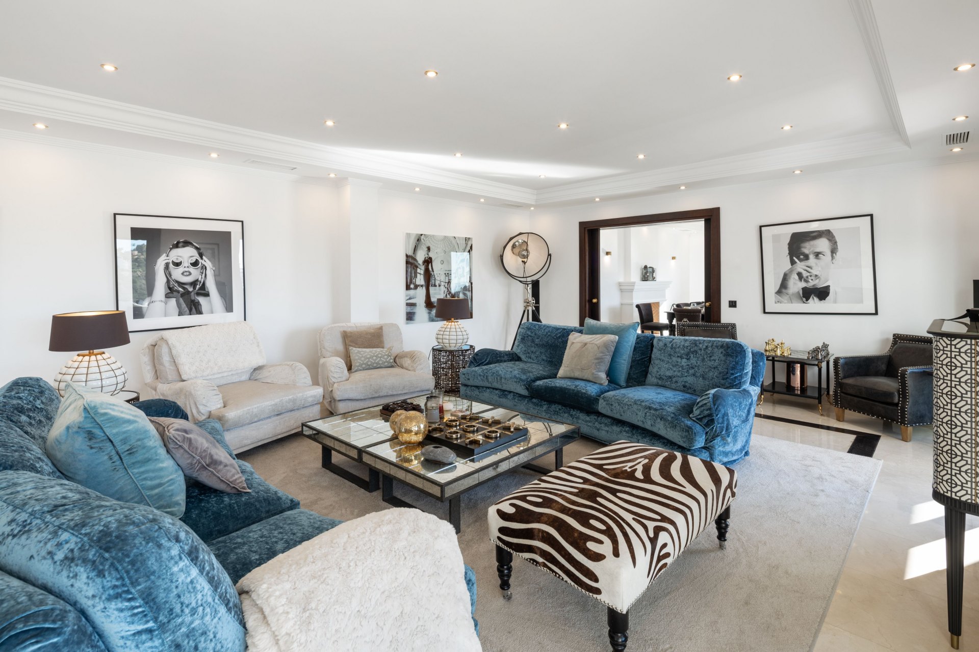 Exquisite contemporary villa in Lomas de la Quinta with stunning panoramic sea views