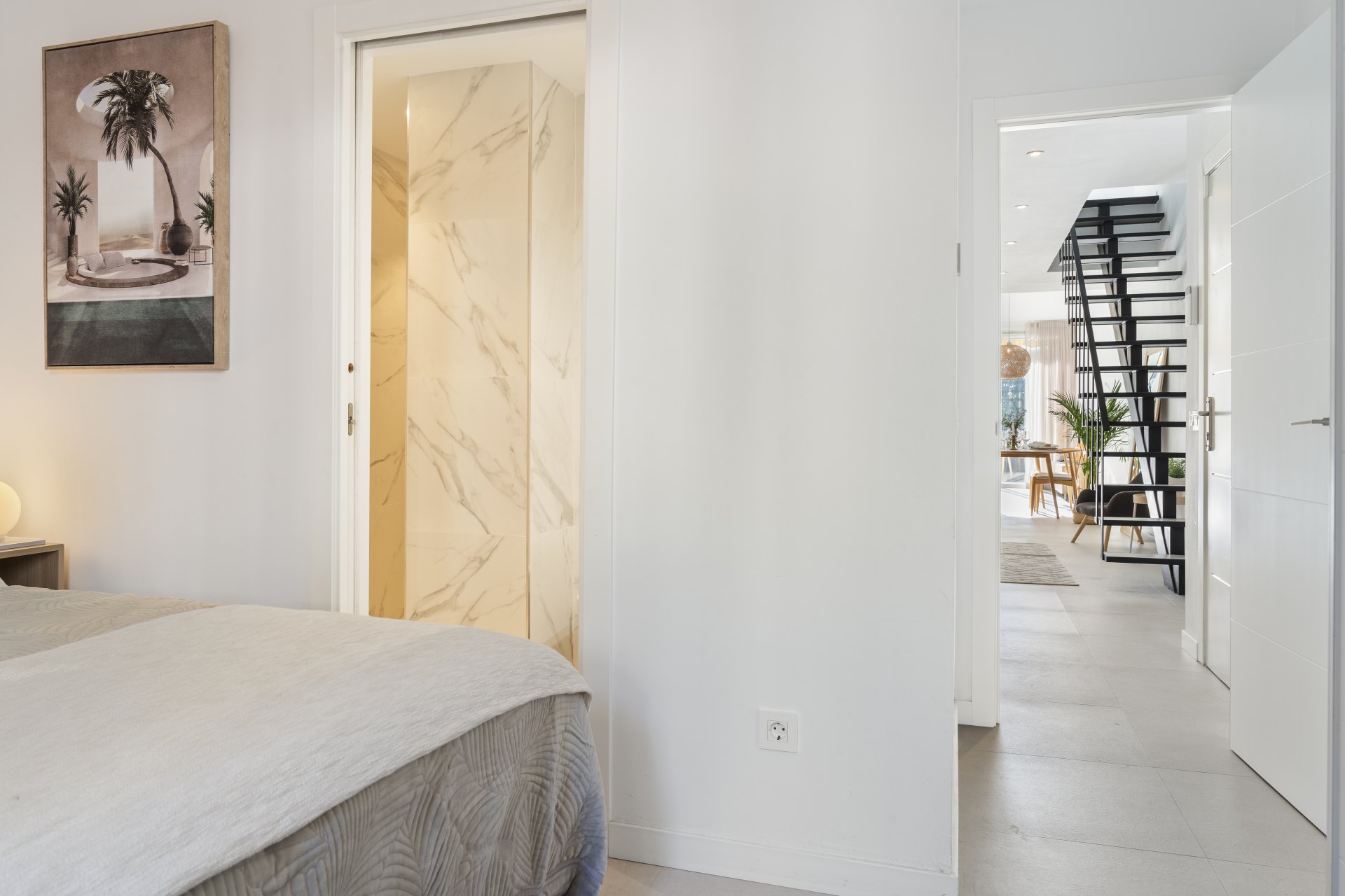 Casa adosada en urbanización cerrada y en primera línea de golf en el corazón de Nueva Andalucia