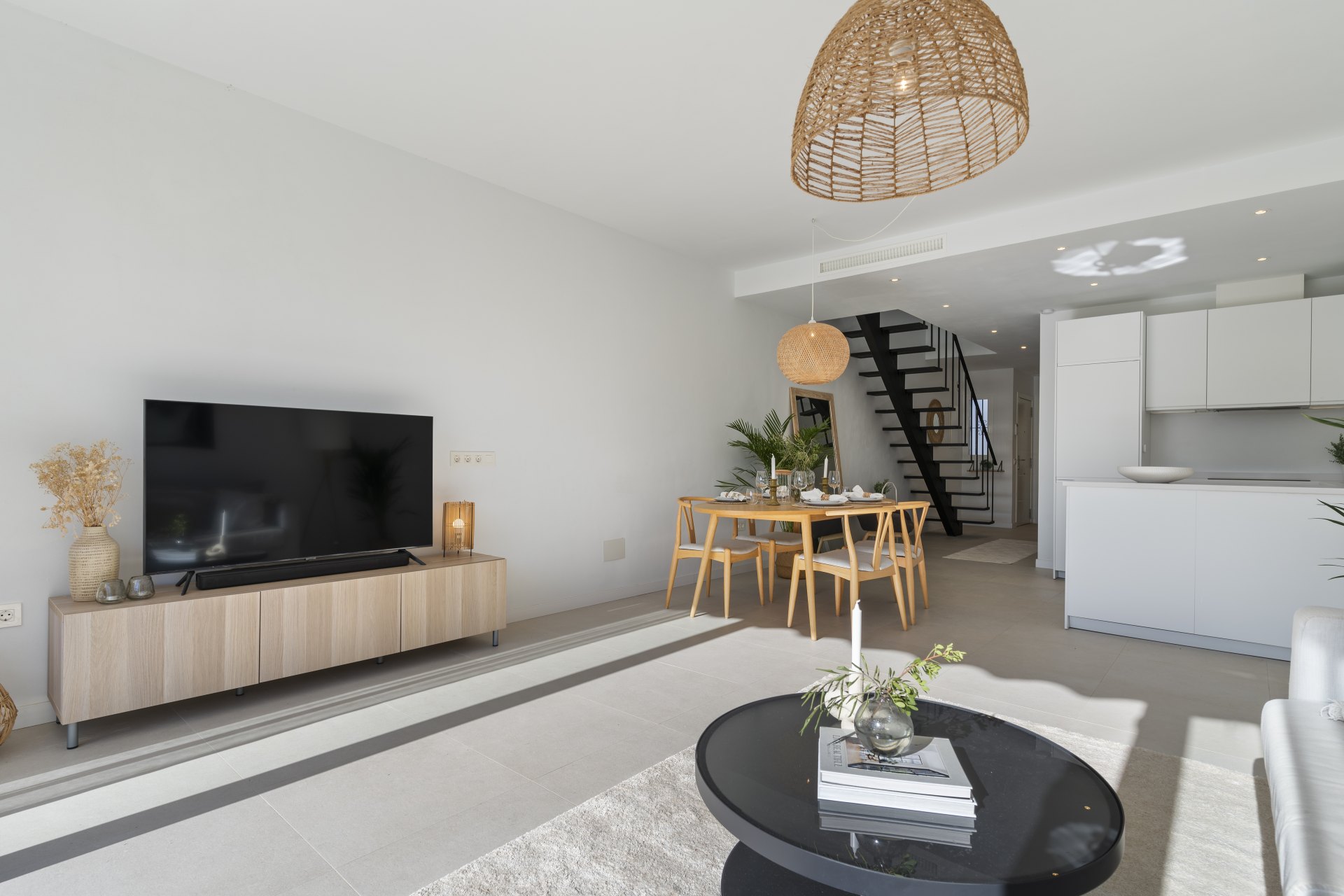 Casa adosada en urbanización cerrada y en primera línea de golf en el corazón de Nueva Andalucia