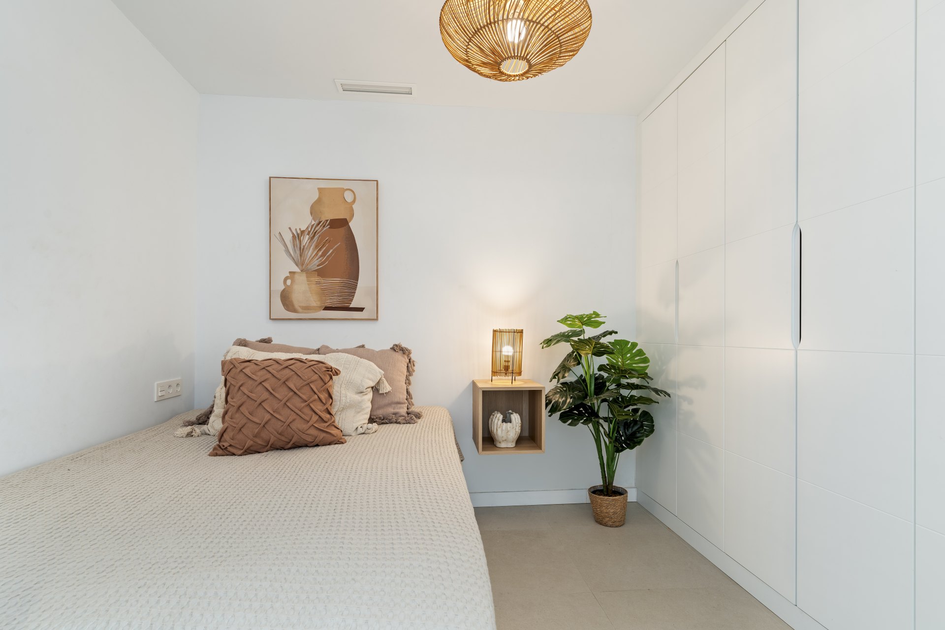 Casa adosada en urbanización cerrada y en primera línea de golf en el corazón de Nueva Andalucia