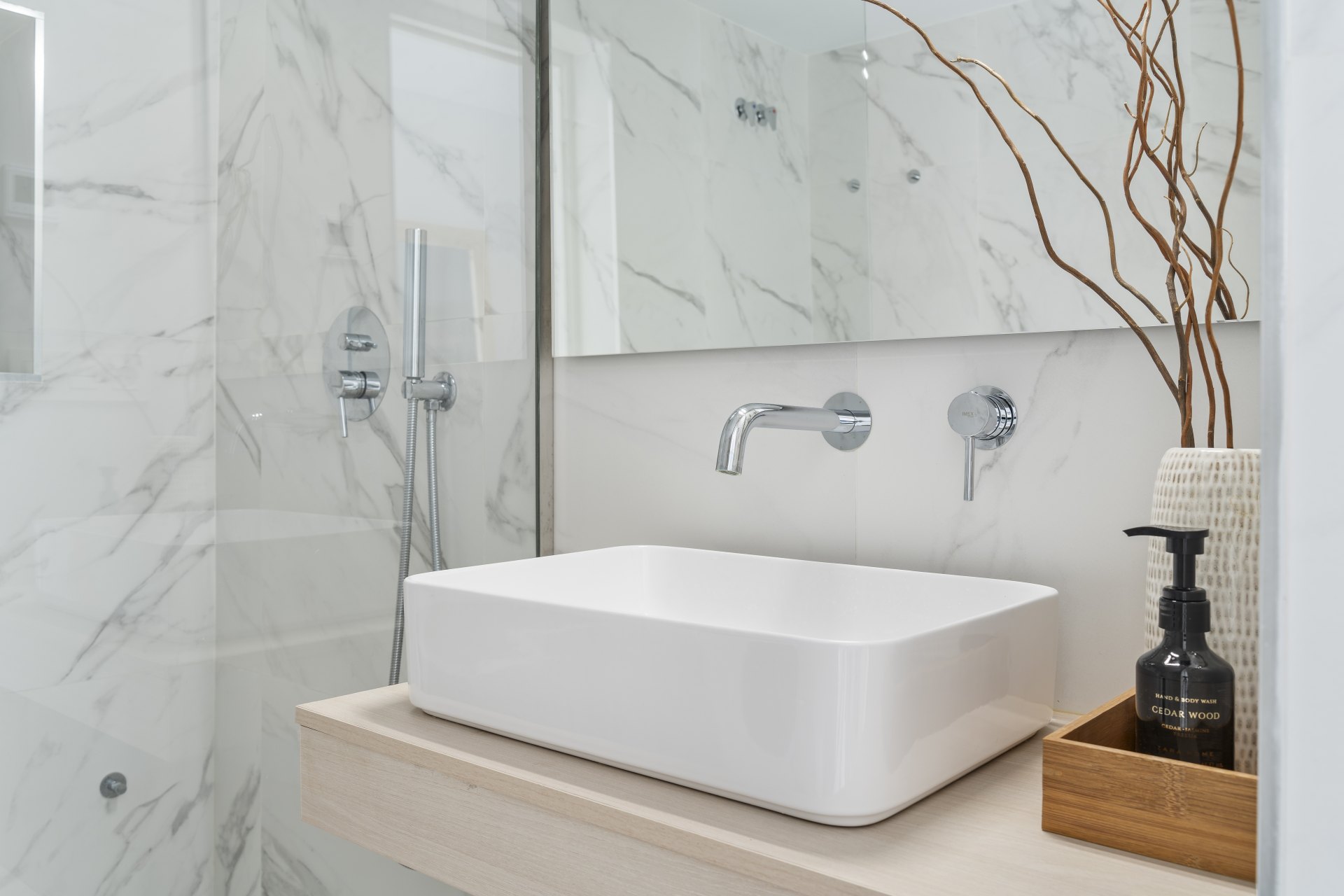 Casa adosada en urbanización cerrada y en primera línea de golf en el corazón de Nueva Andalucia