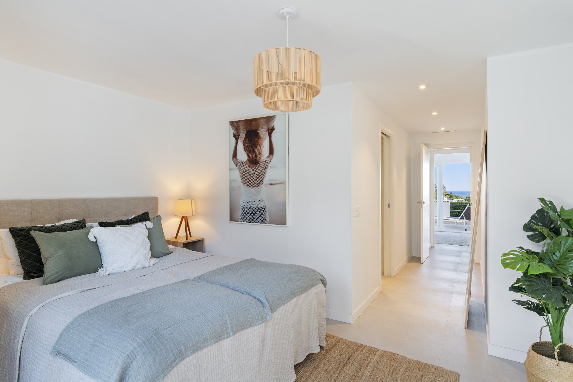 Casa adosada en urbanización cerrada y en primera línea de golf en el corazón de Nueva Andalucia