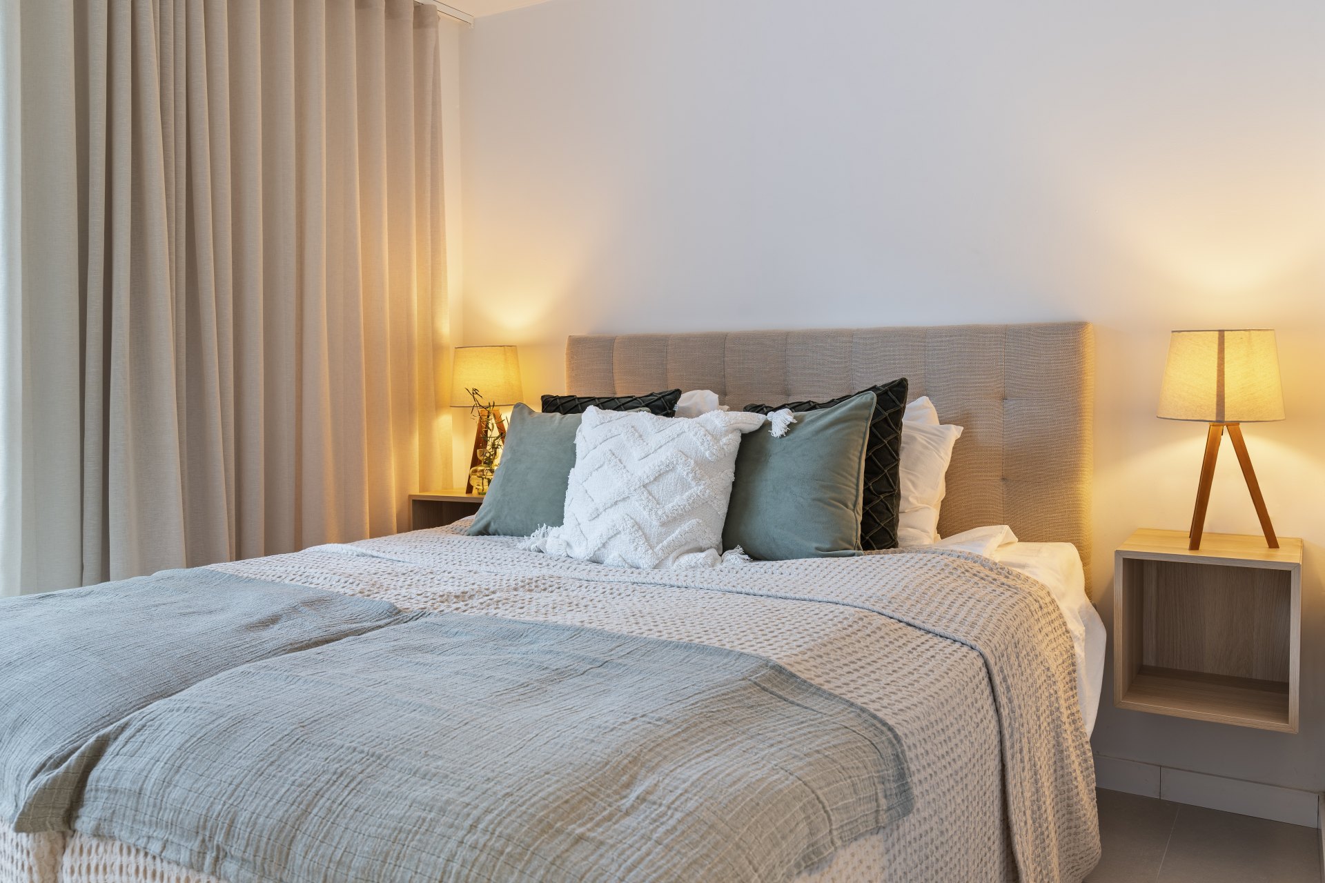 Casa adosada en urbanización cerrada y en primera línea de golf en el corazón de Nueva Andalucia