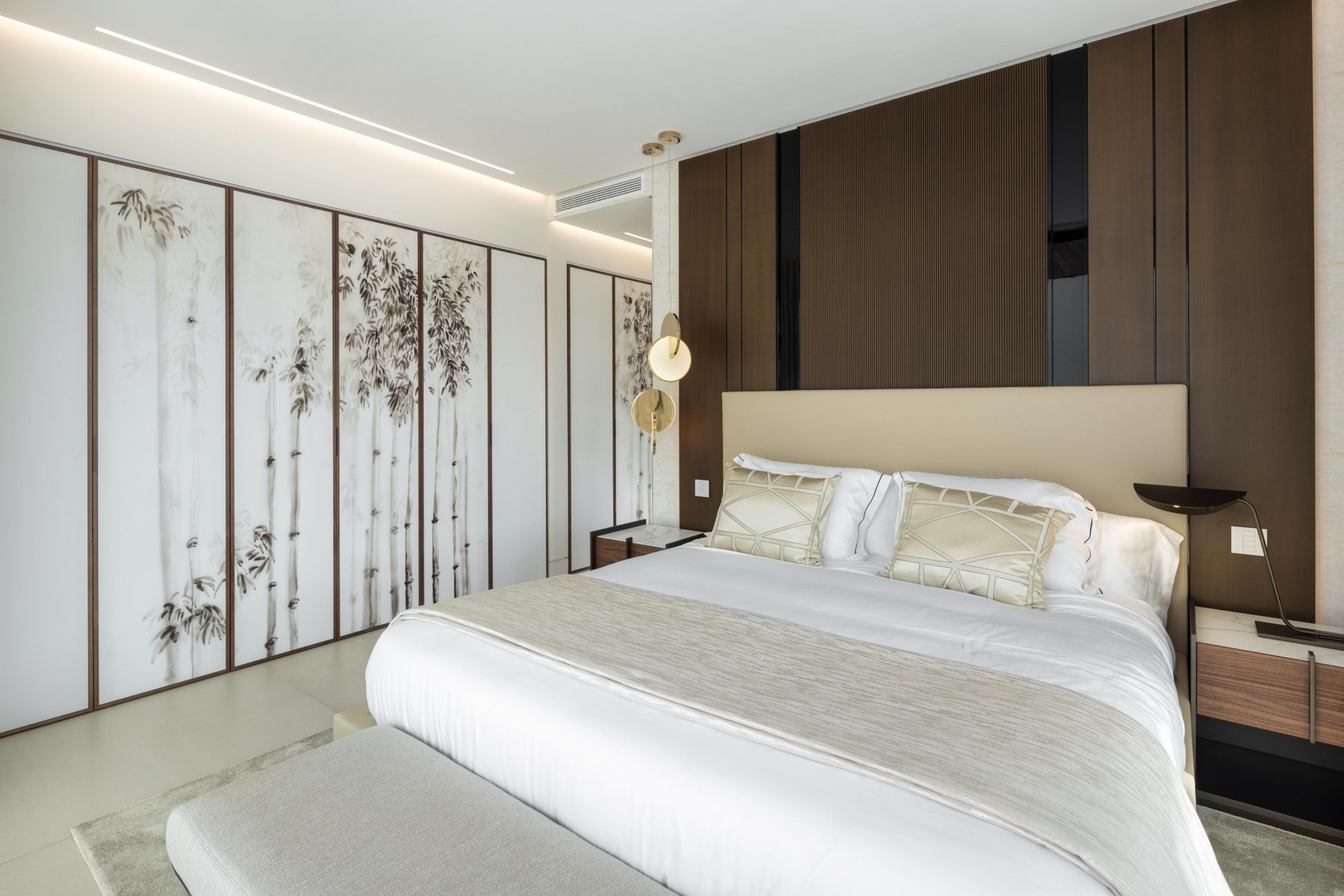 Contemporary luxury villa with exquisite finishes close to the sea in Cortijo Blanco Nueva Andalucia