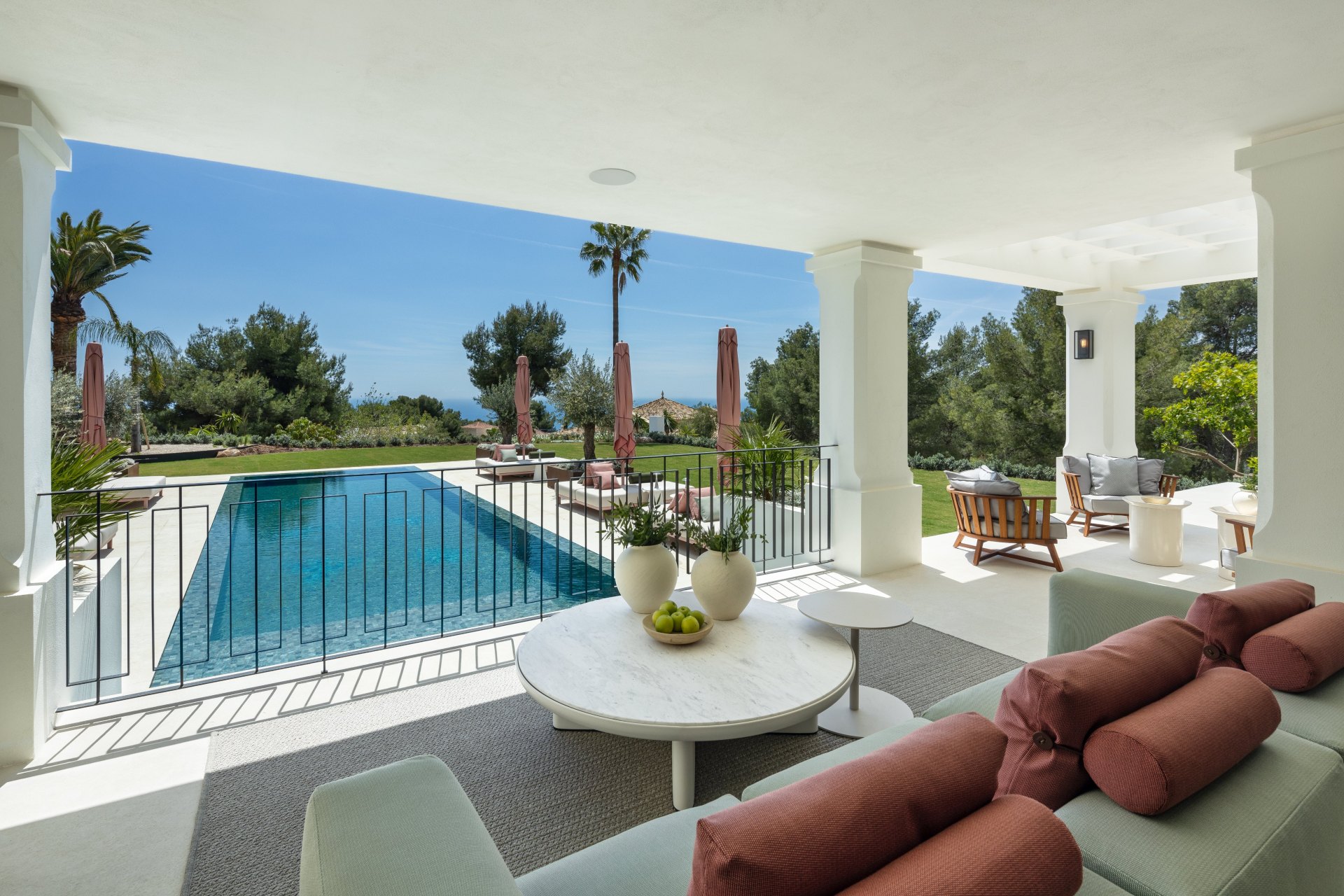 Elegante villa de estilo andaluz mediterráneo en Sierra Blanca, Milla de Oro, Marbella