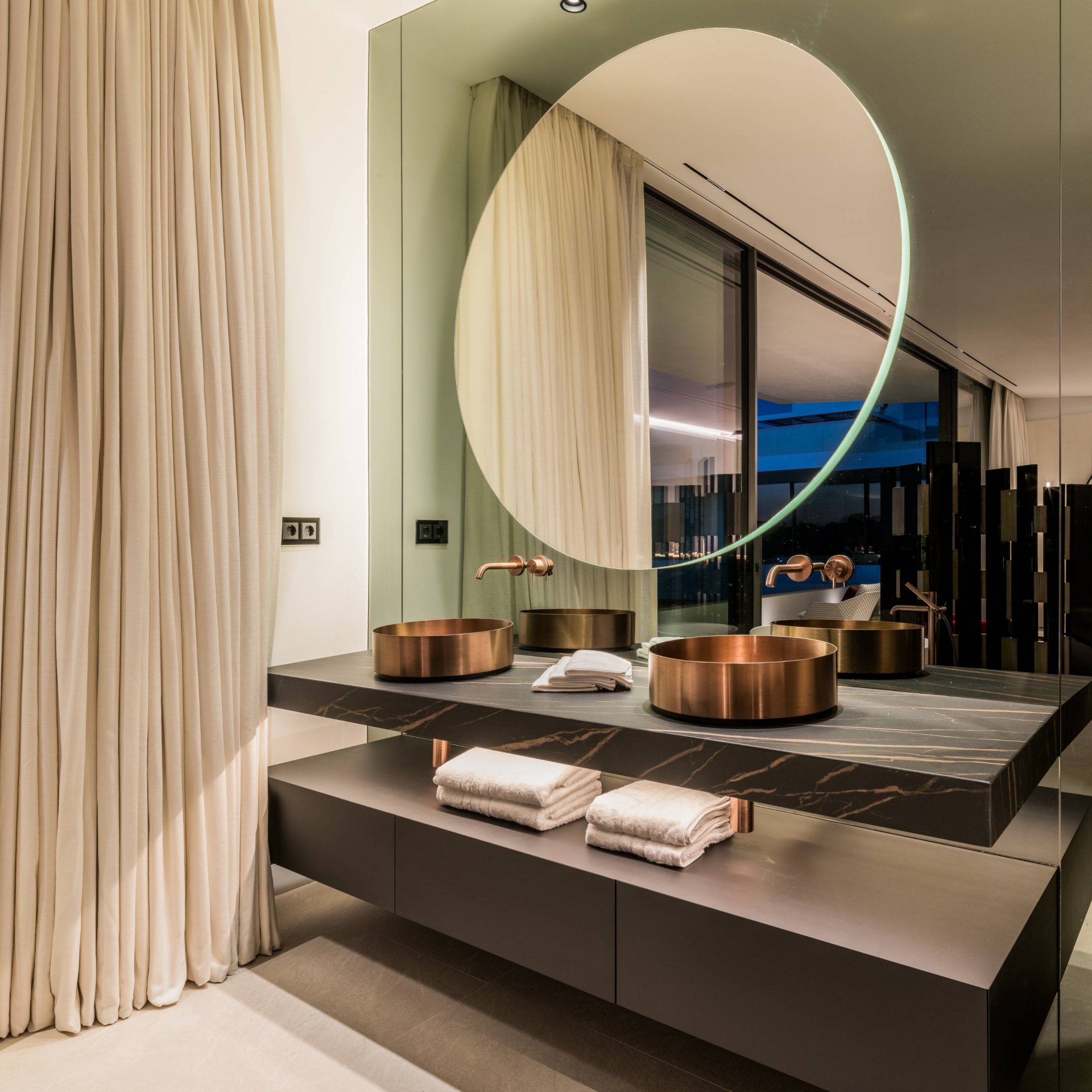 Exceptional property on the exclusive Golden Mile