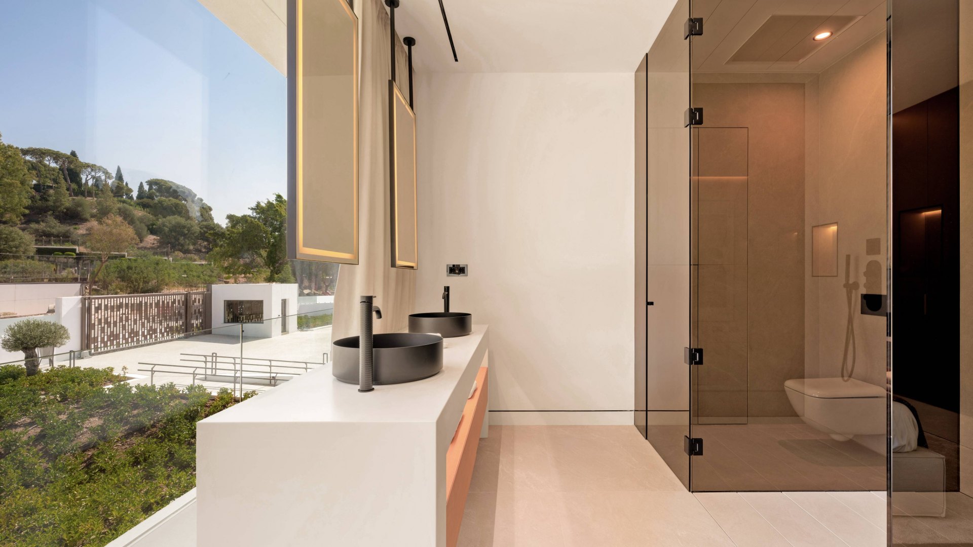 Exceptional property on the exclusive Golden Mile