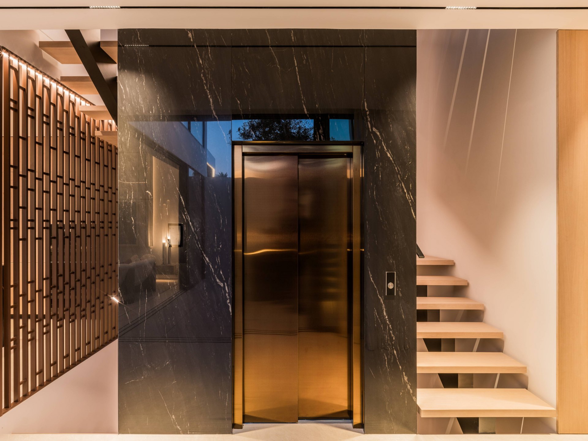 Exceptional property on the exclusive Golden Mile