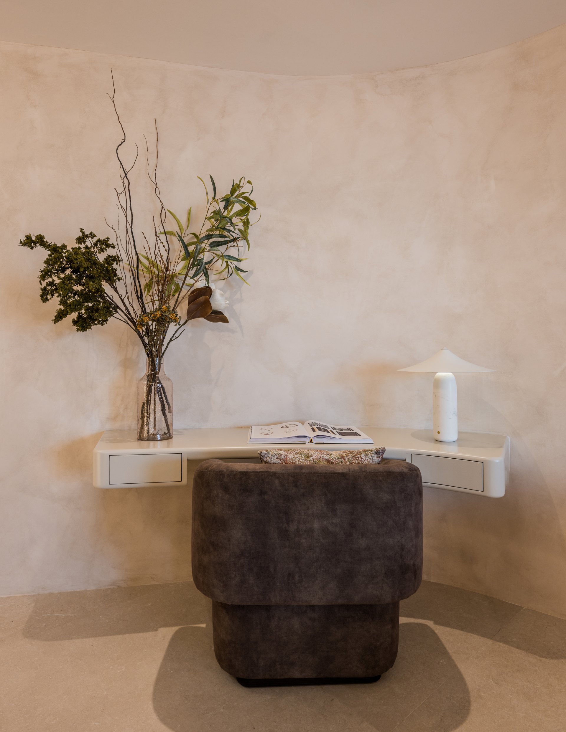 Distinguido ático dúplex en primera línea de playa en La Morera, Marbella Este y acceso directo al mar