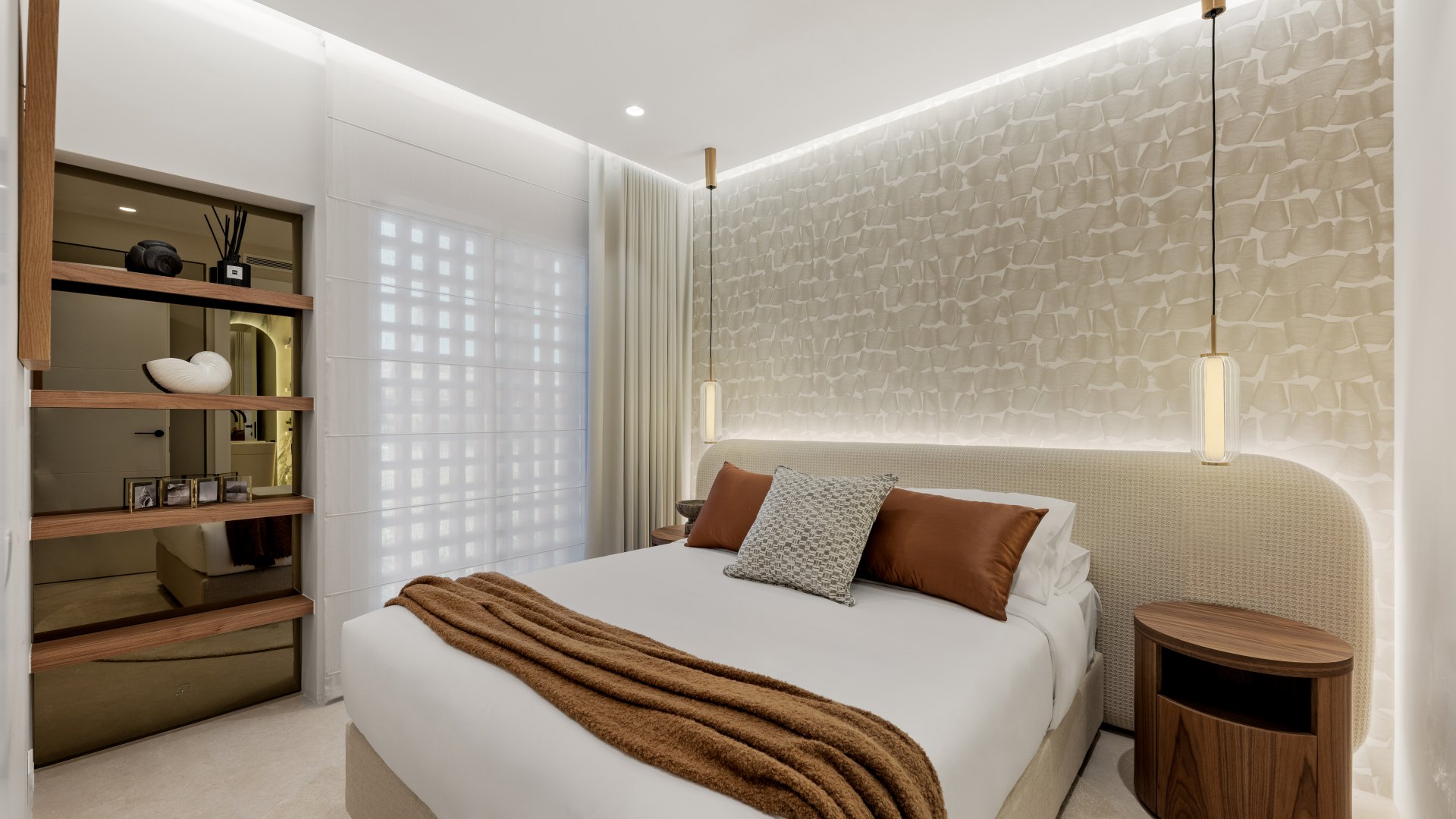 Distinguido ático dúplex en primera línea de playa en La Morera, Marbella Este y acceso directo al mar