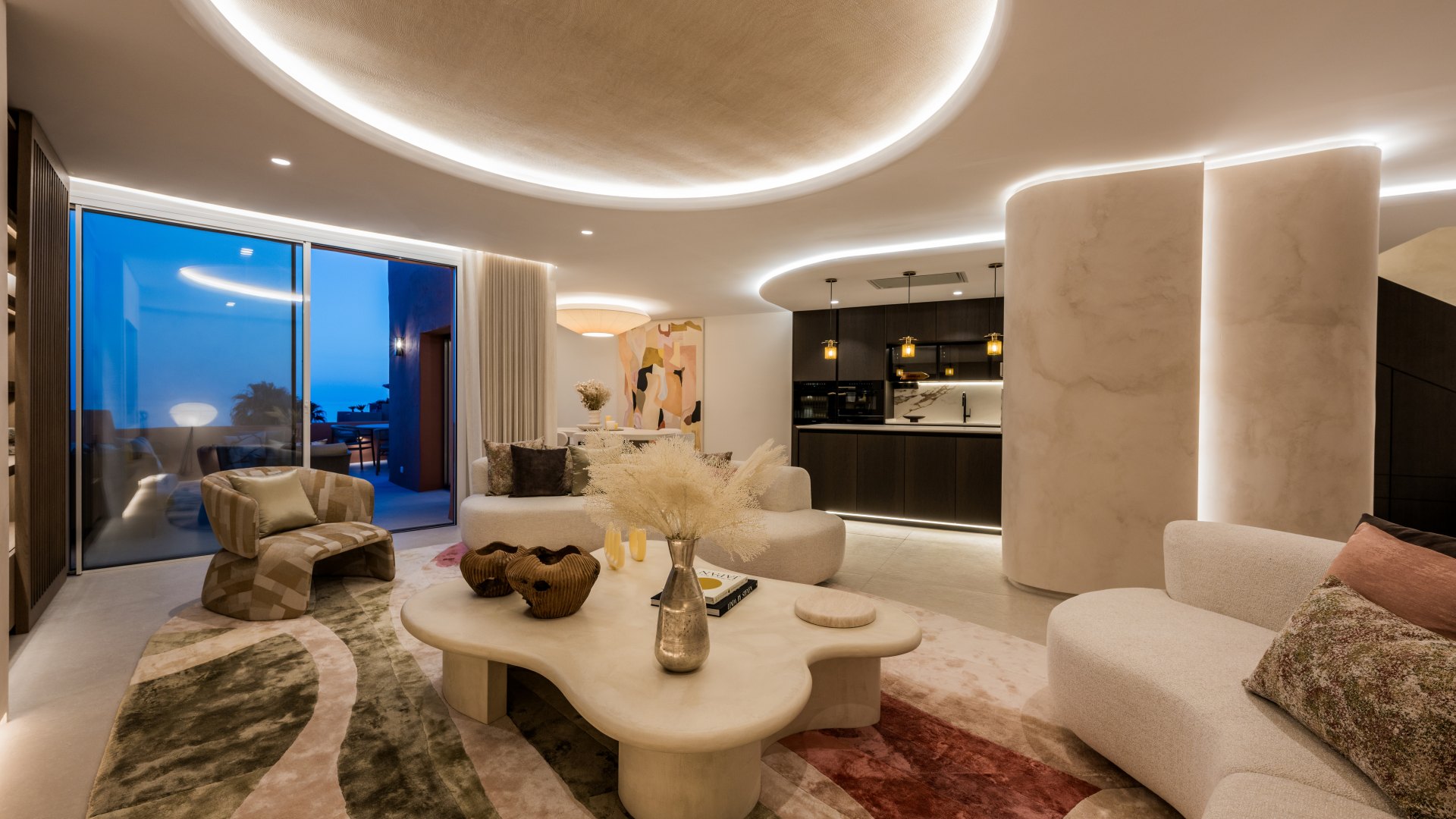 Distinguido ático dúplex en primera línea de playa en La Morera, Marbella Este y acceso directo al mar