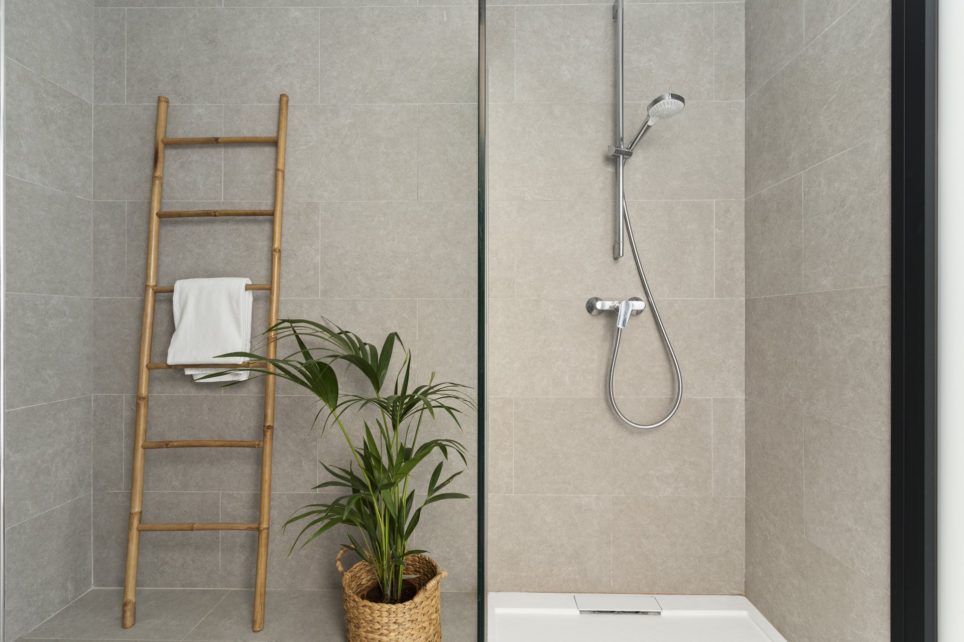 Modernista villa en Estepona Este, en La Resina con vistas a la montaña y al golf