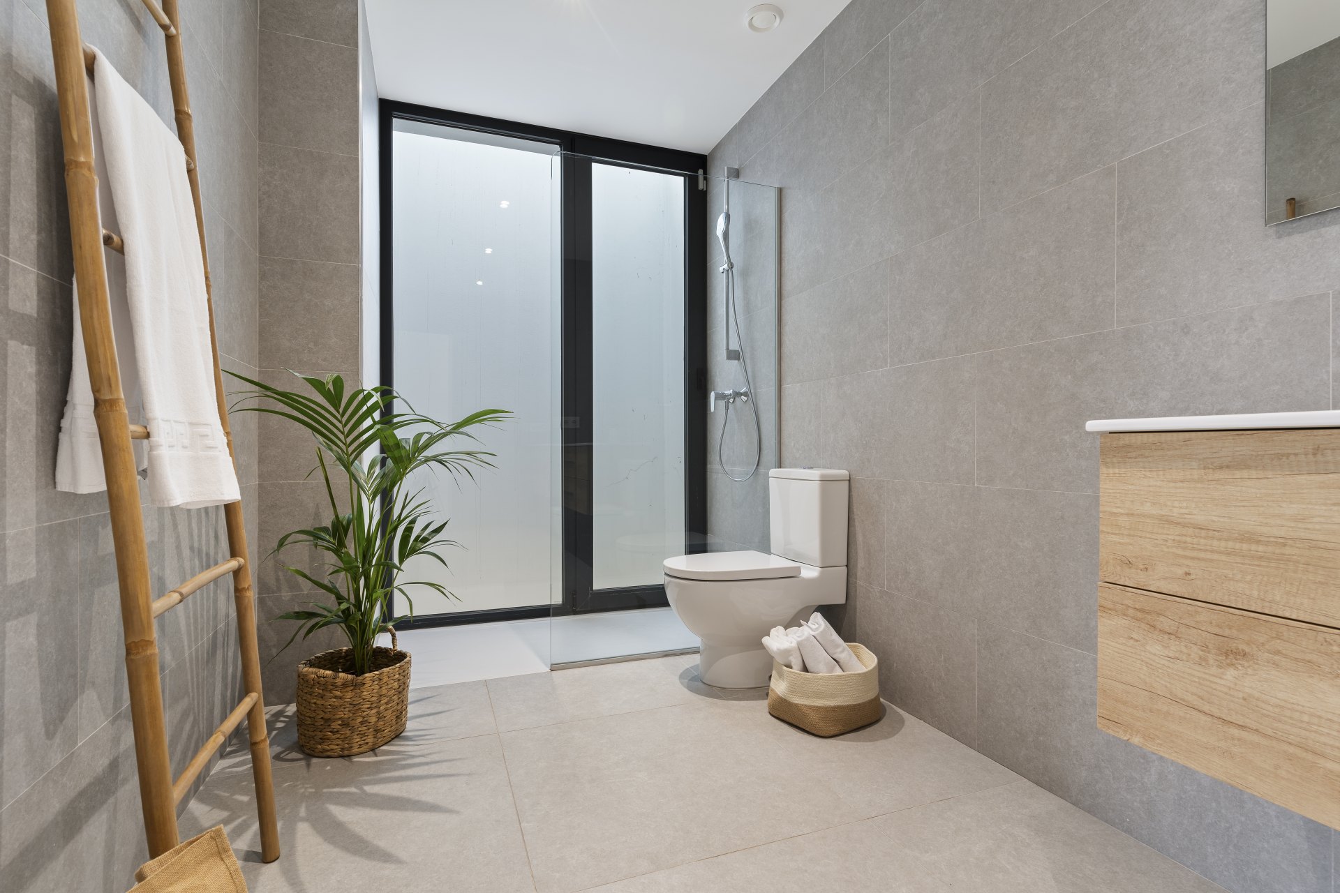 Modernista villa en Estepona Este, en La Resina con vistas a la montaña y al golf