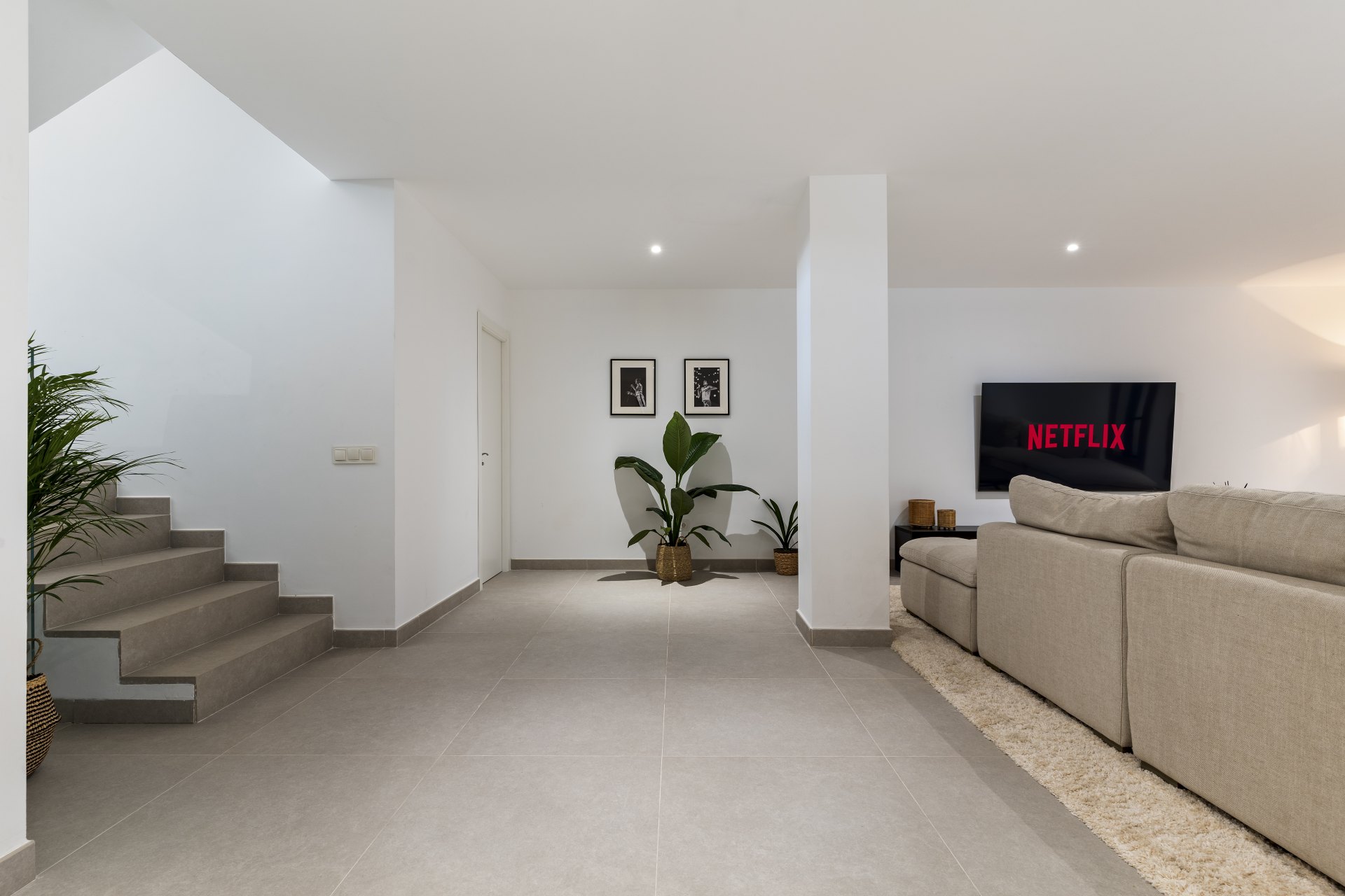 Modernista villa en Estepona Este, en La Resina con vistas a la montaña y al golf