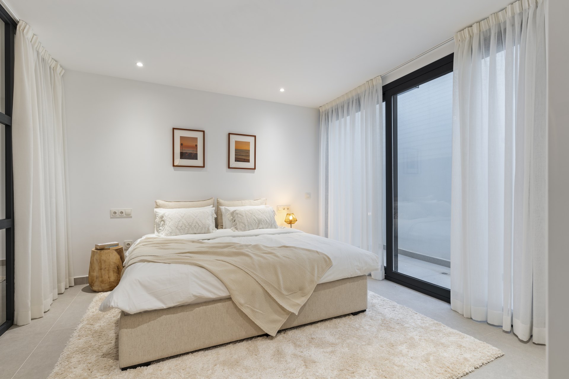 Modernista villa en Estepona Este, en La Resina con vistas a la montaña y al golf