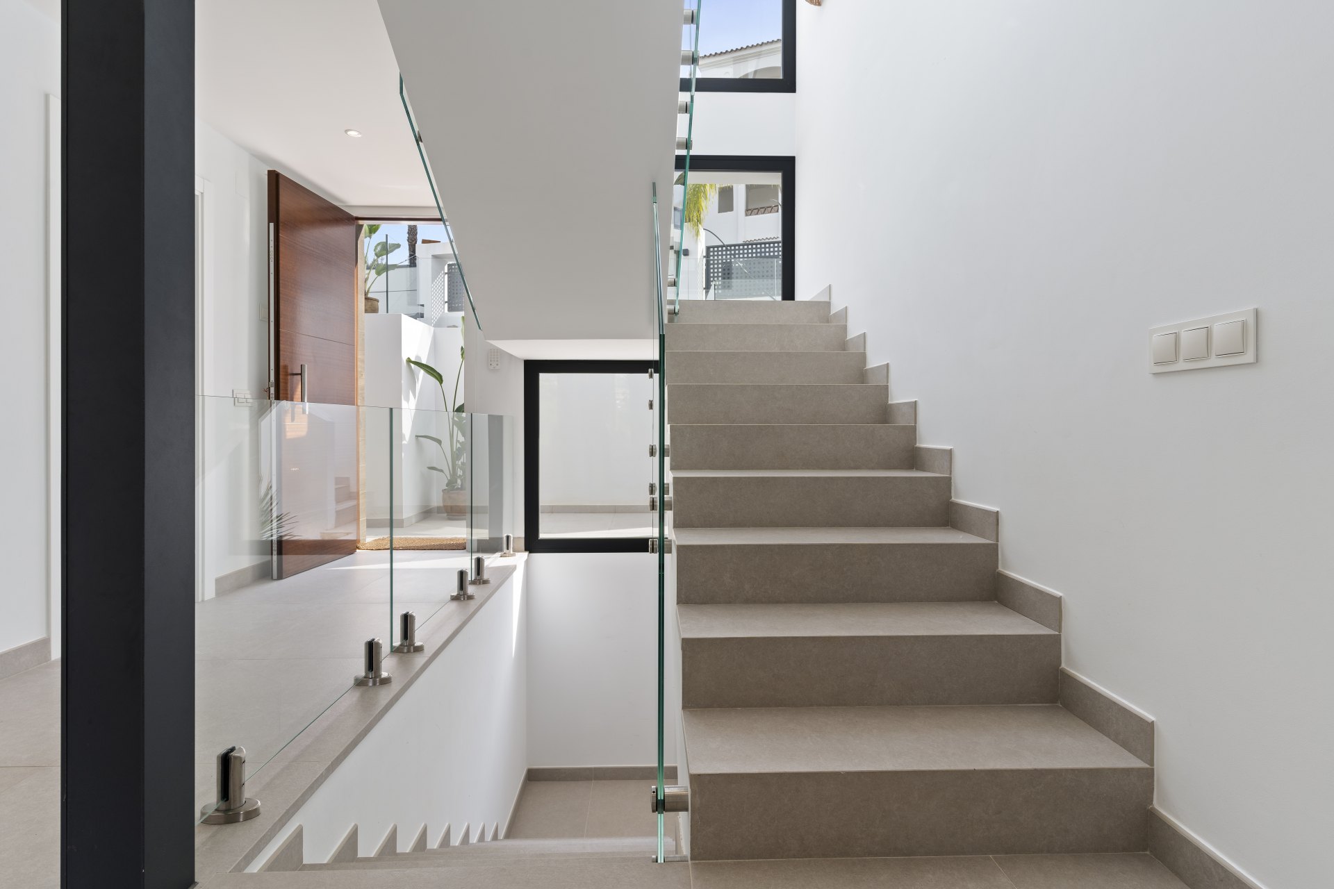 Modernista villa en Estepona Este, en La Resina con vistas a la montaña y al golf