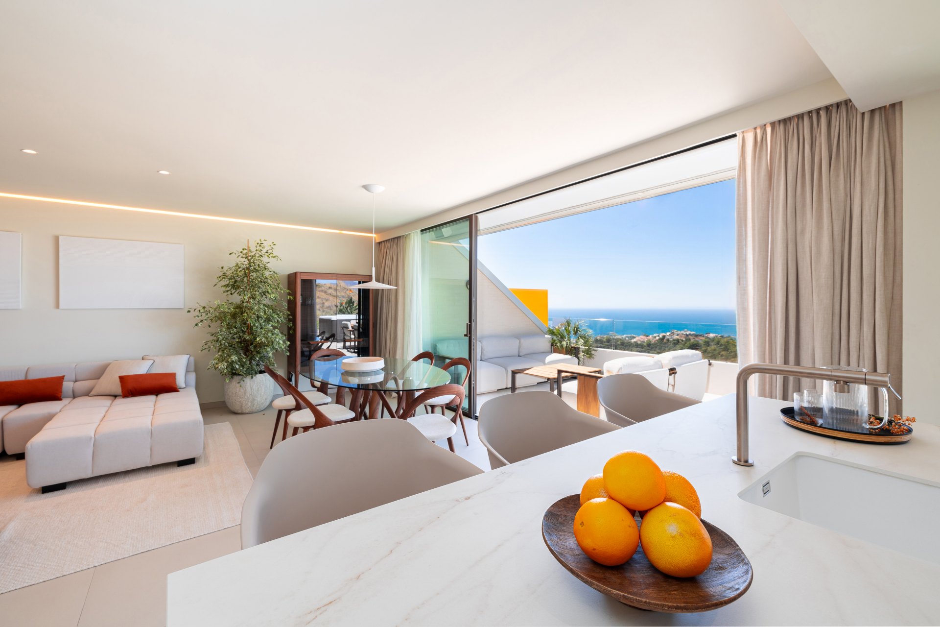 Ático con vistas al mar en complejo con seguridad en el Higuerón