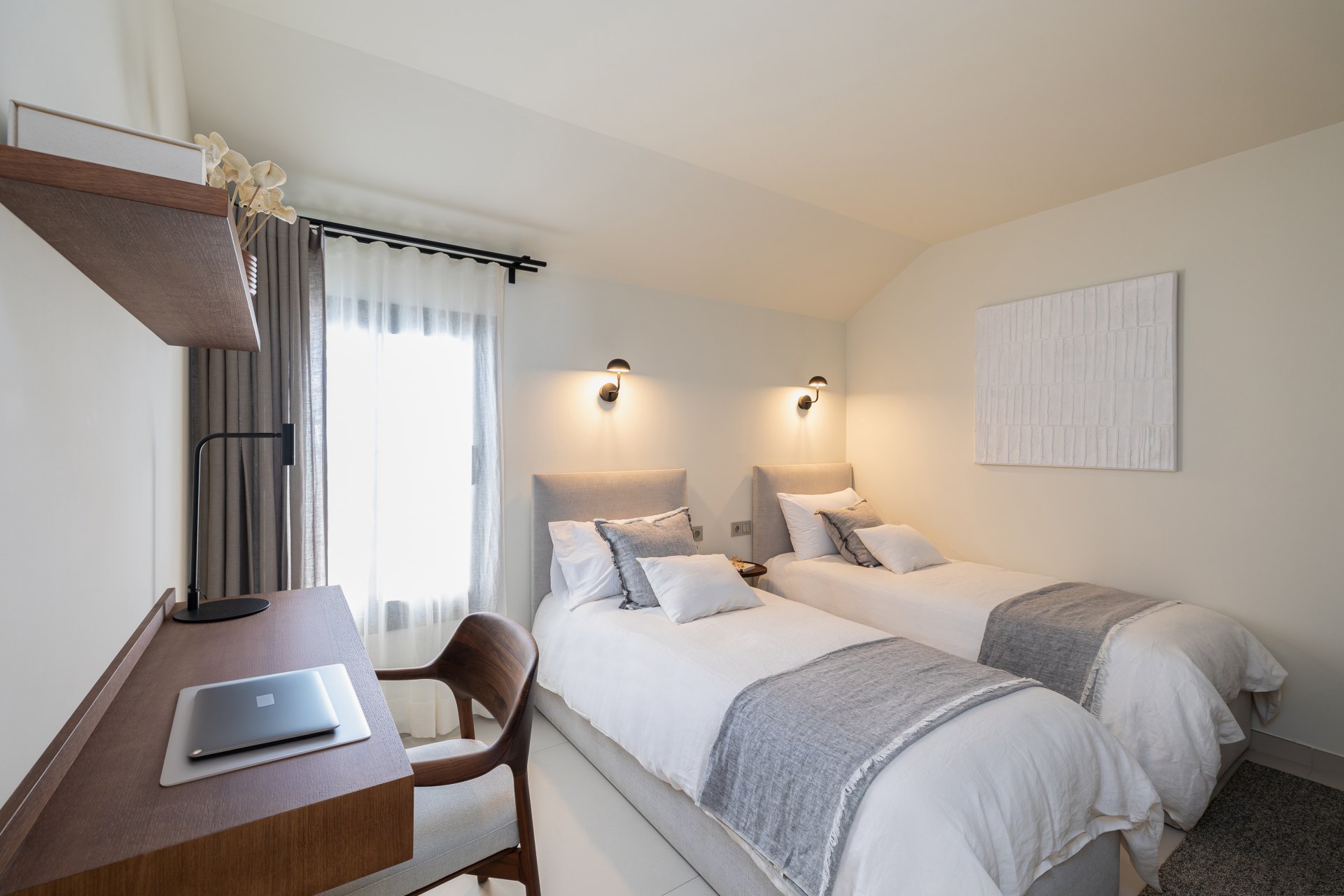 Ático con vistas al mar en complejo con seguridad en el Higuerón