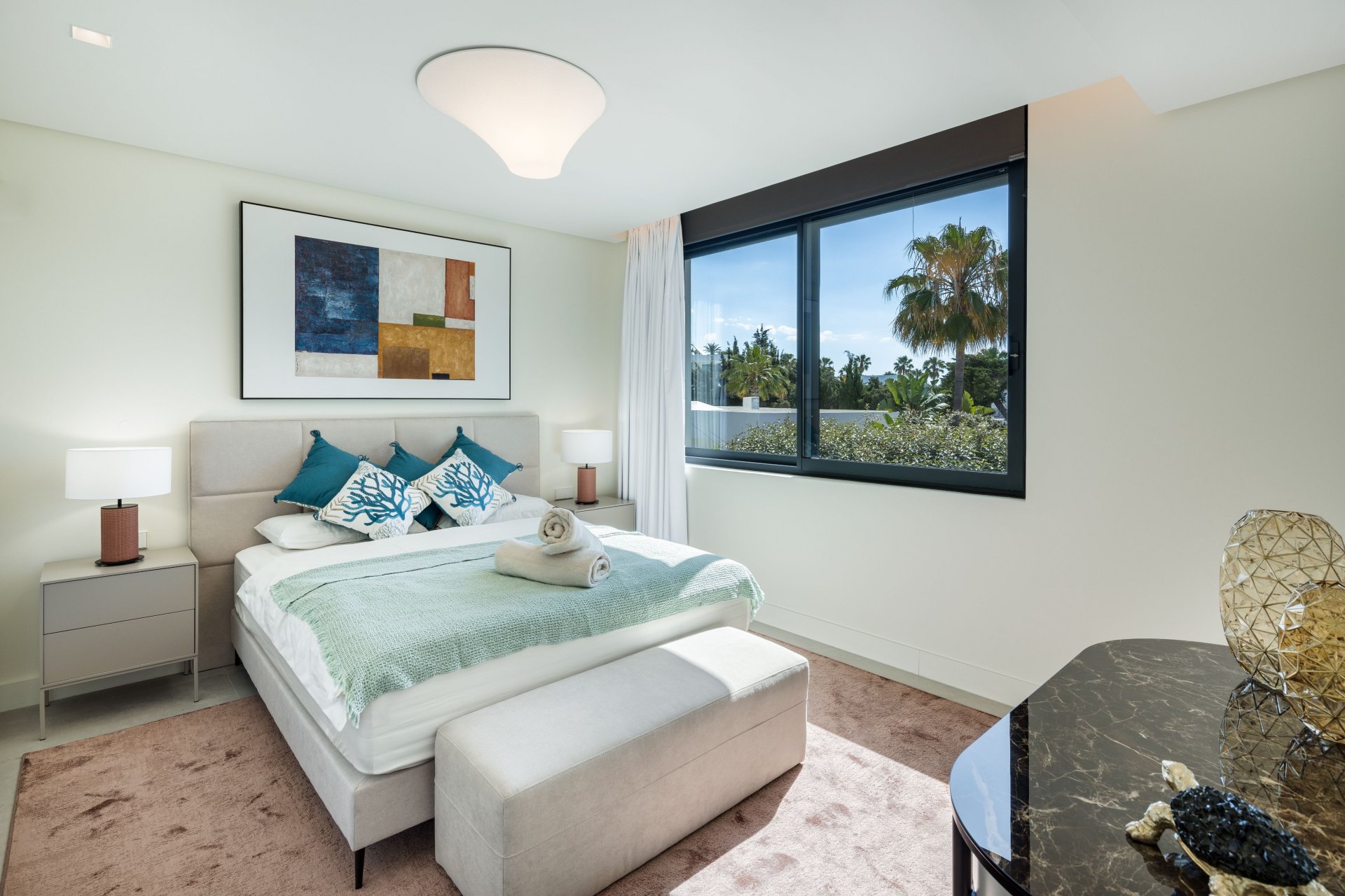 Magnificent modern villa very close to the sea with sea views in Marbella East