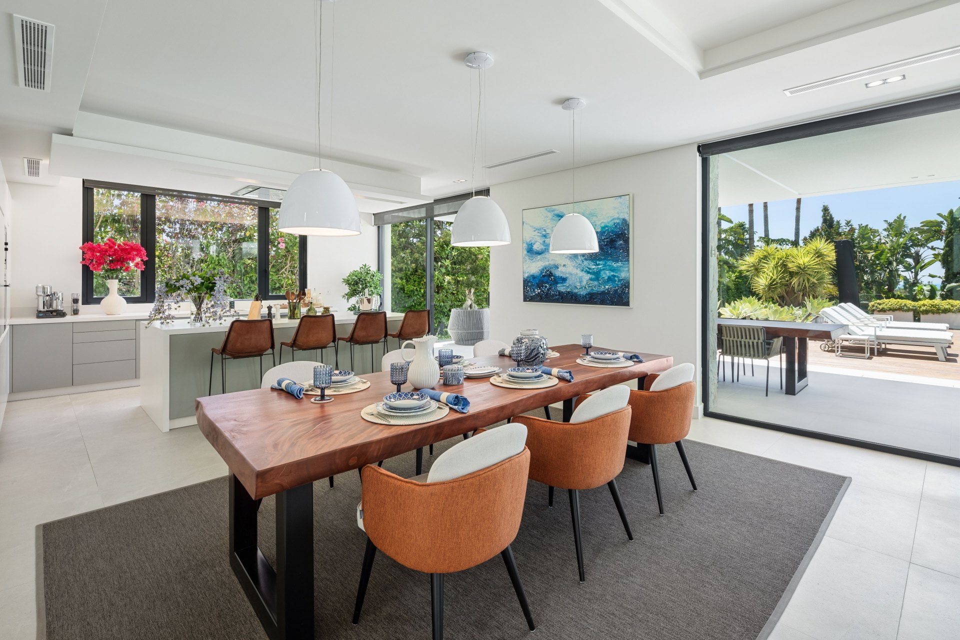 Magnificent modern villa very close to the sea with sea views in Marbella East