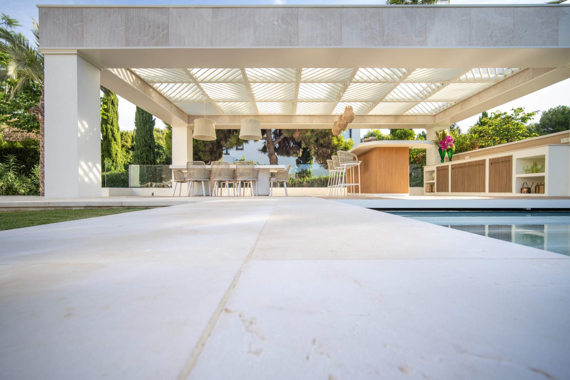 Magnífica exclusiva gran villa de nueva construcción en la Milla de Oro con preciosas vistas al mar