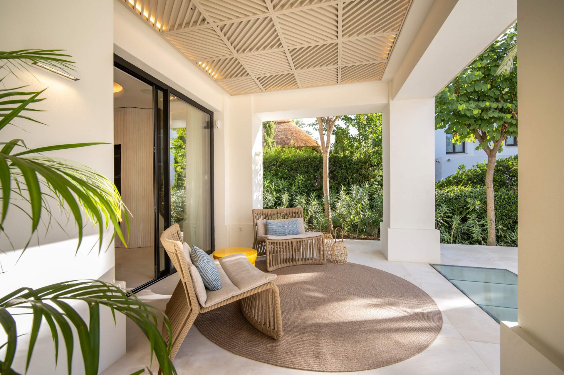 Magnífica exclusiva gran villa de nueva construcción en la Milla de Oro con preciosas vistas al mar